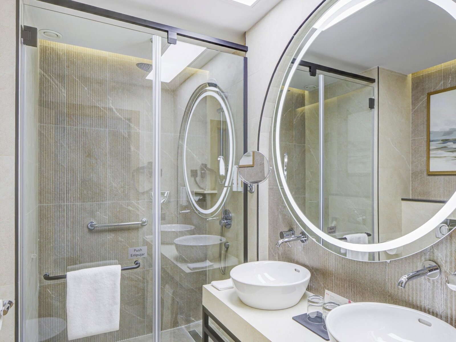 Wohnbeispiel Double Room with Sea View Refurbished („AI-generated“)