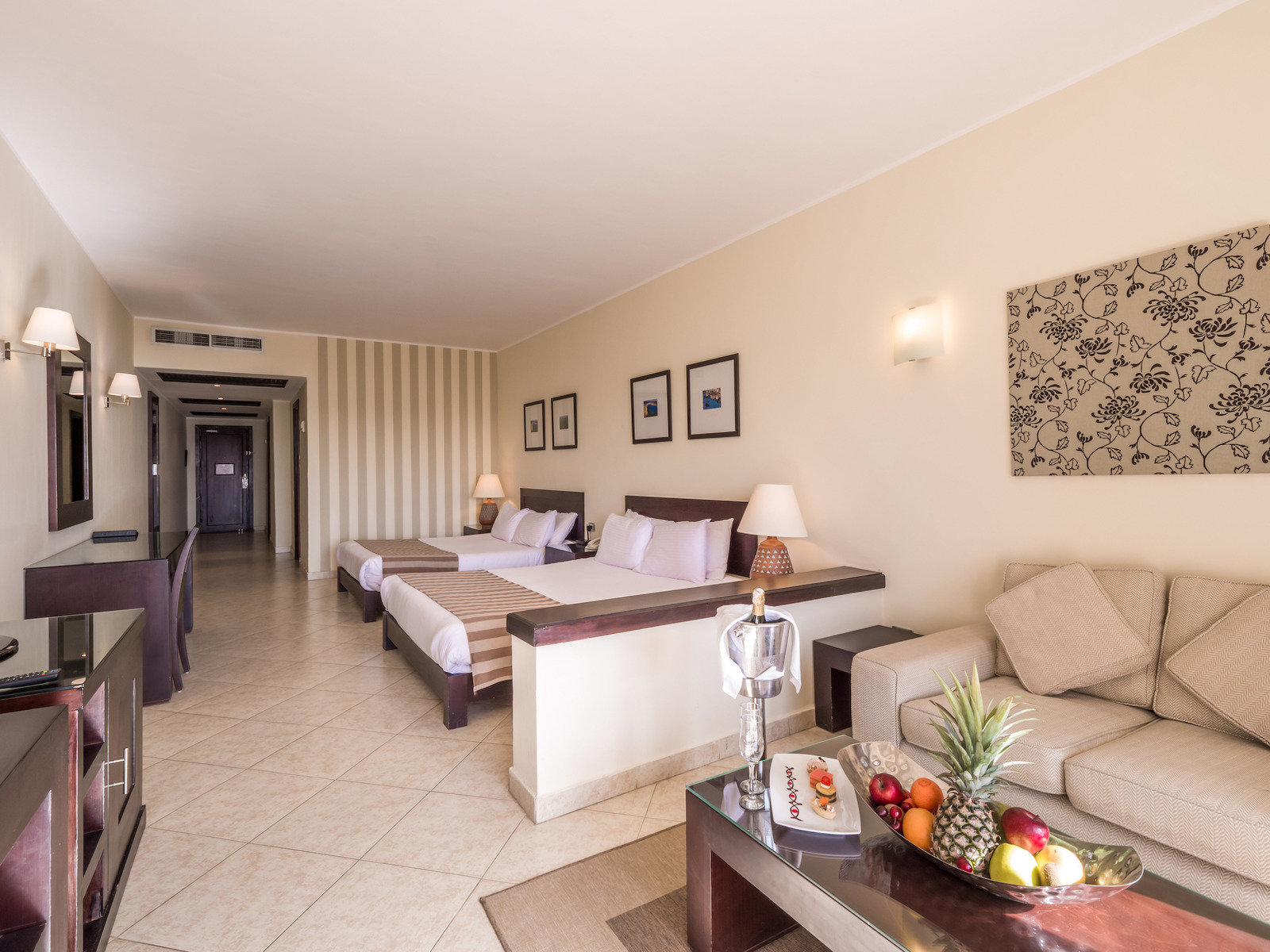 Junior Suite West Bay