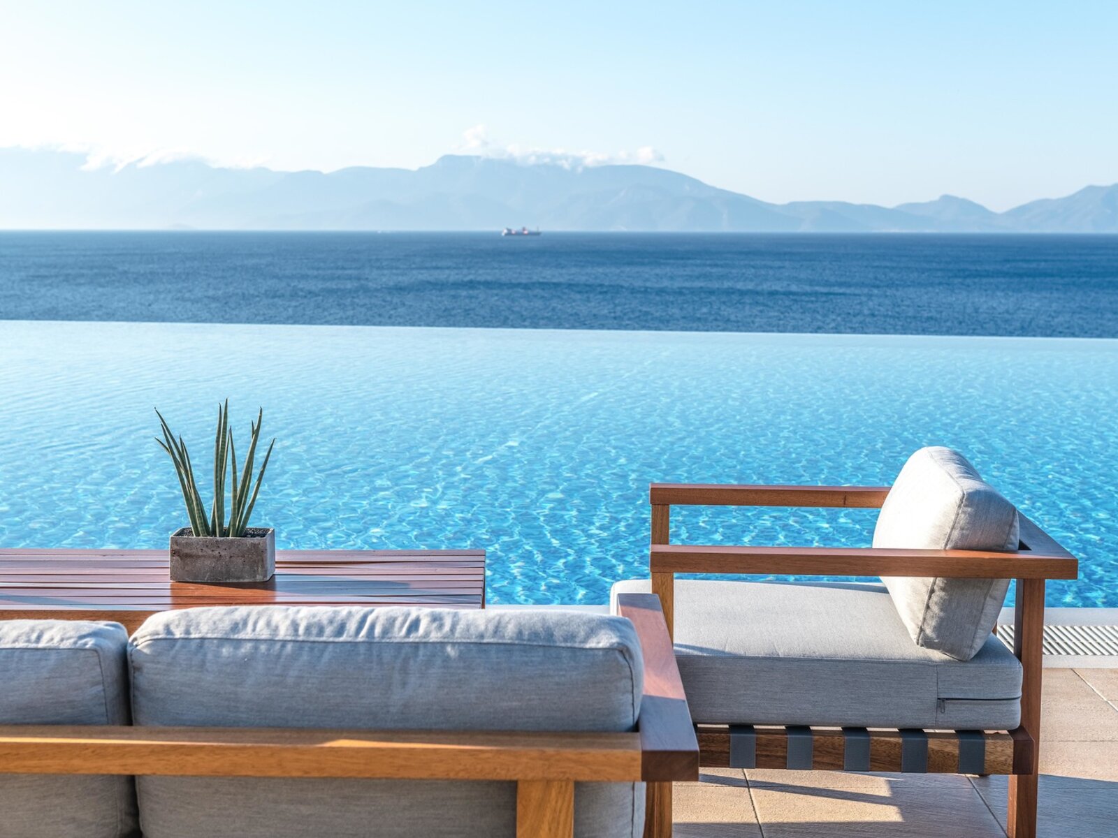 Infinity Pool Bar