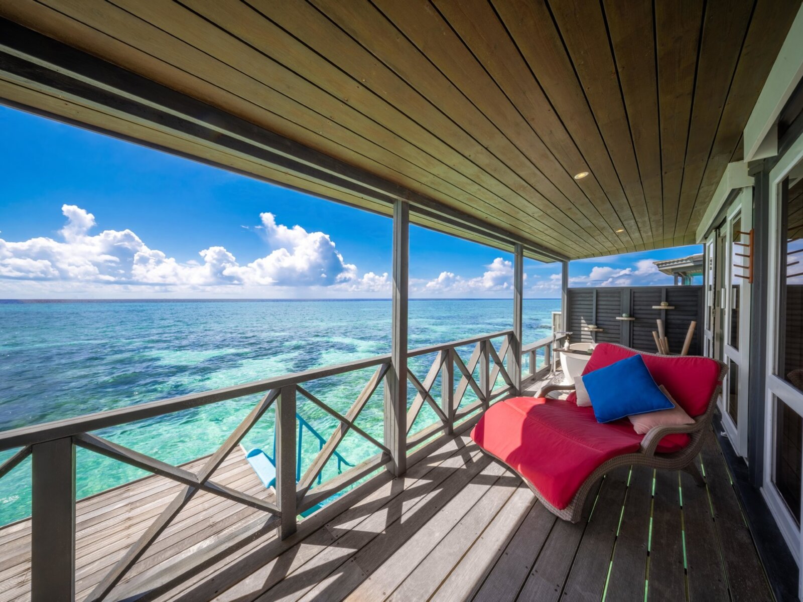 Wohnbeispiel Sangu Water Villa Honeymoon Suite