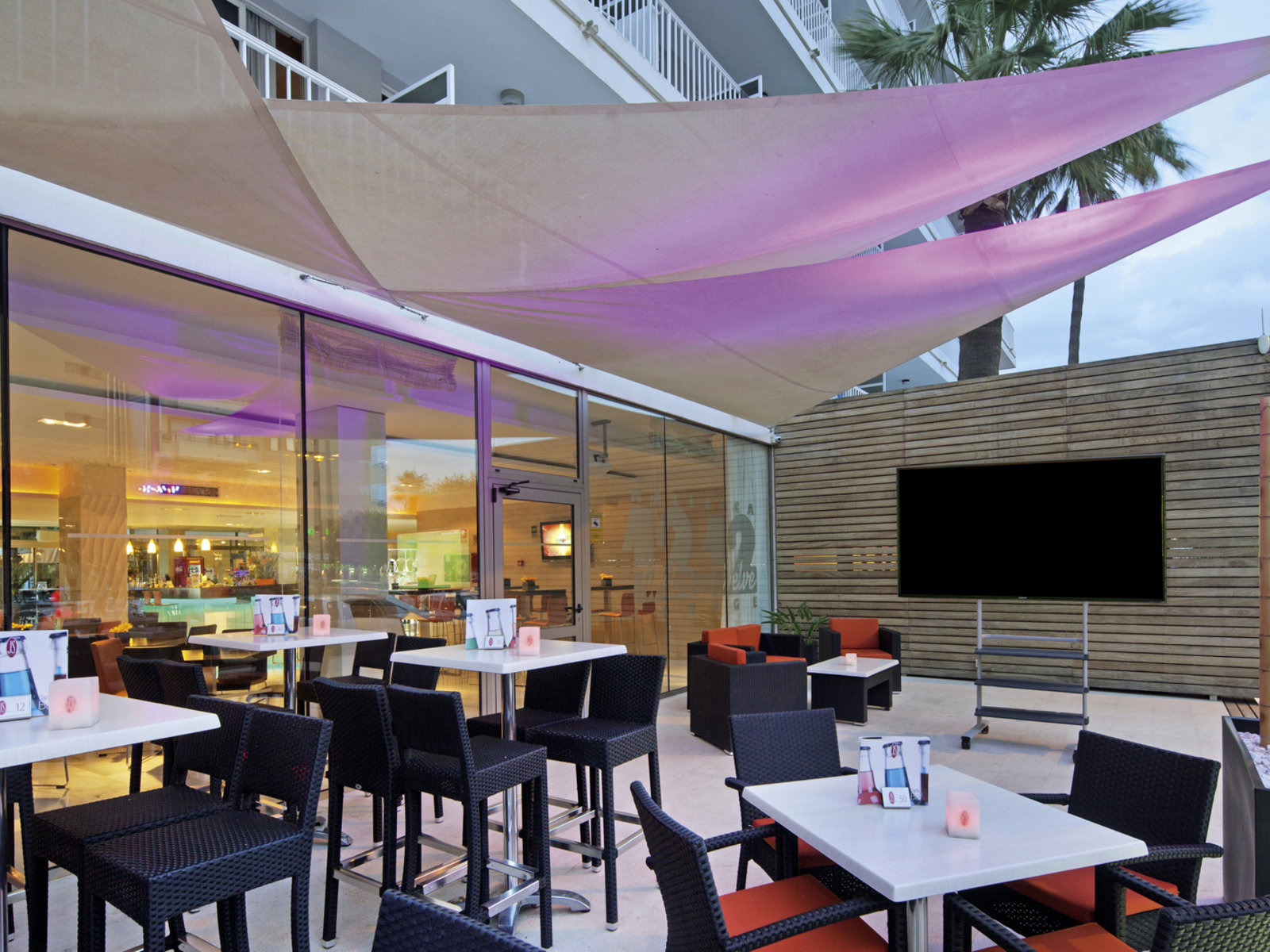 12 to 12 Lounge