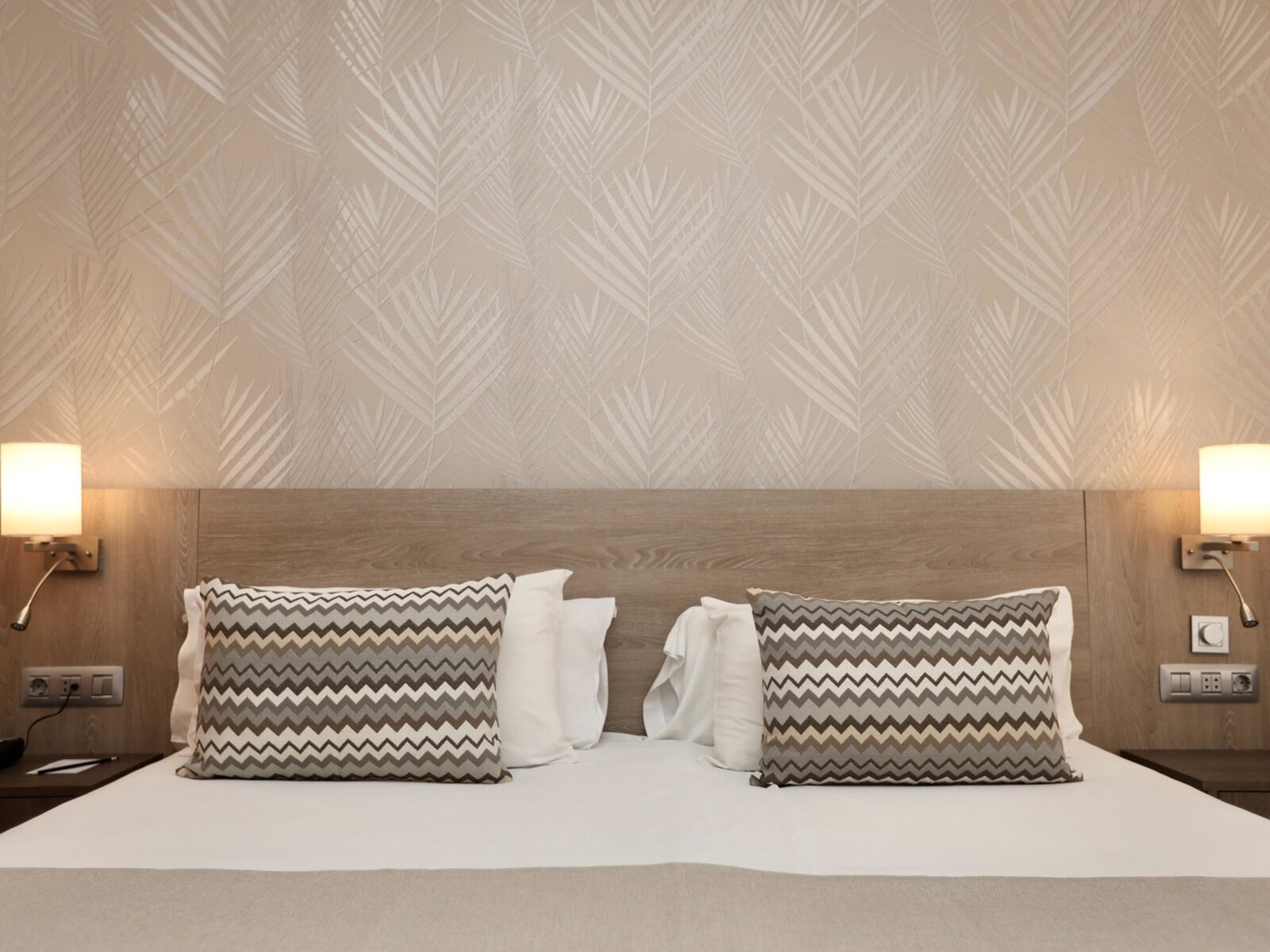 Double Room Economy