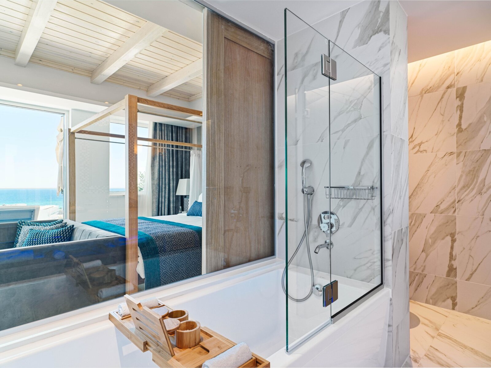 Wohnbeispiel Panoramic Suite Pool  Sea View