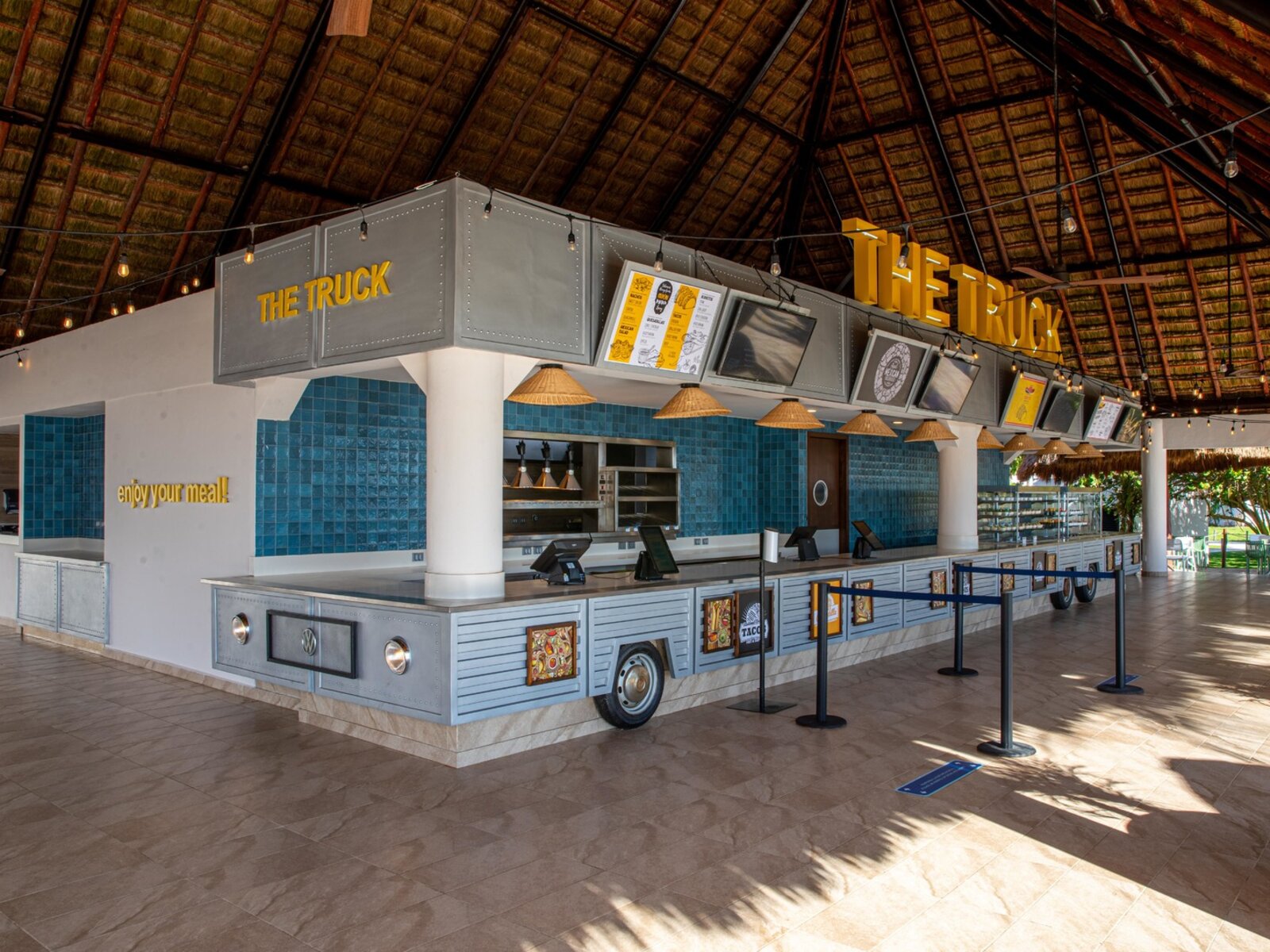 Beach Restaurant THE TRUCK