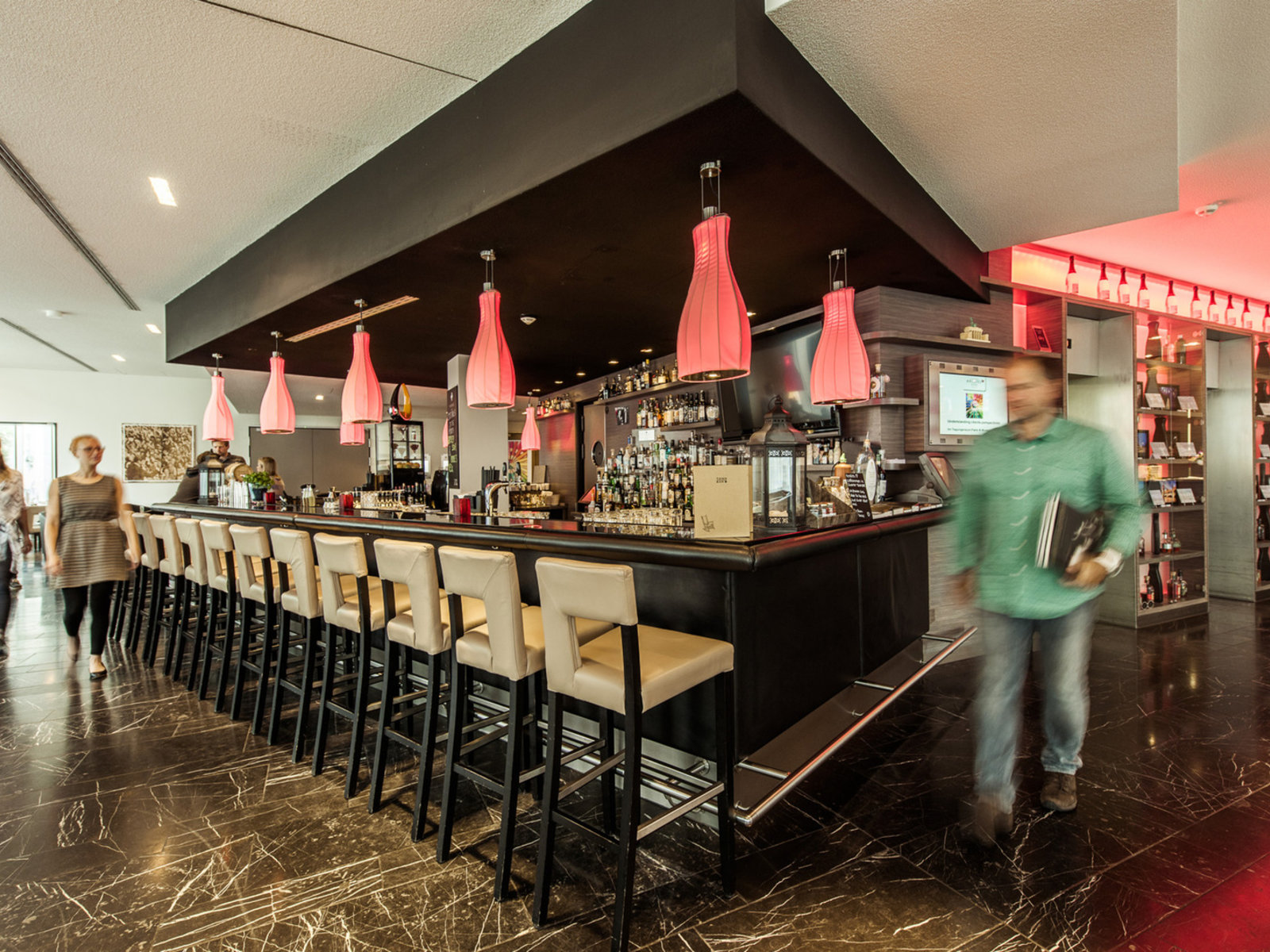 TOWN BAR