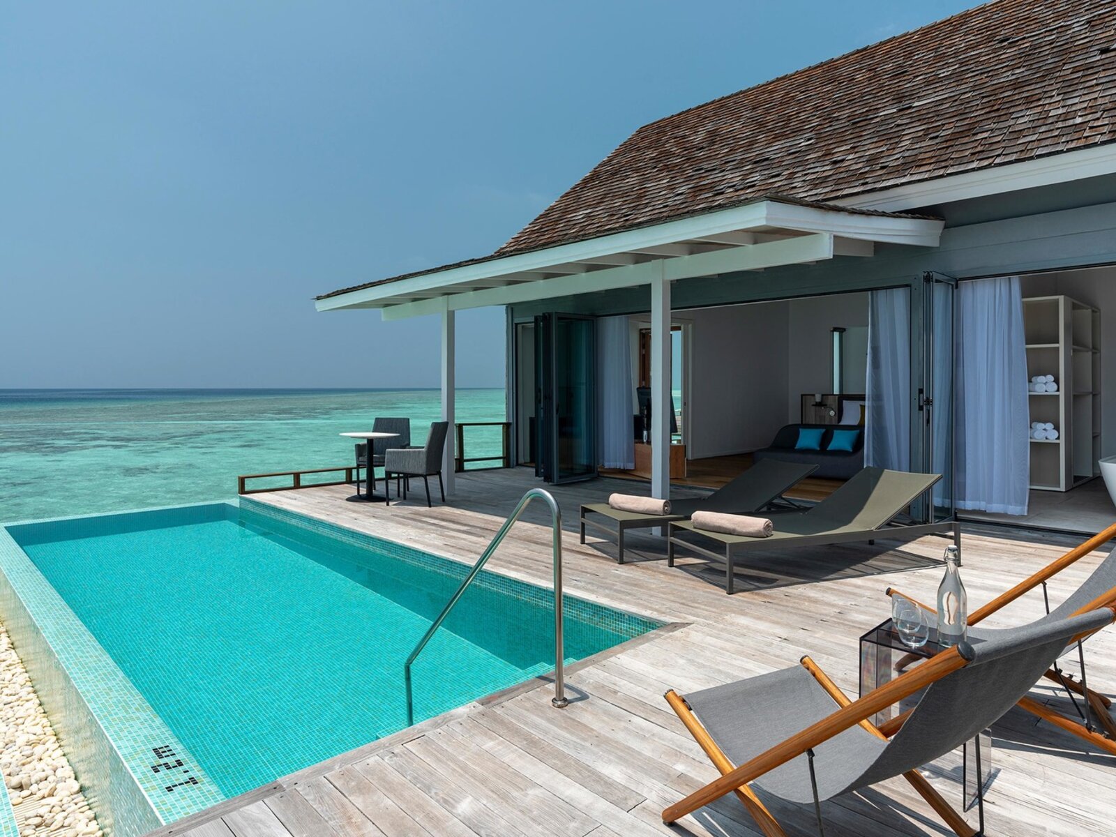 Wohnbeispiel Thundi Water Villa with Pool