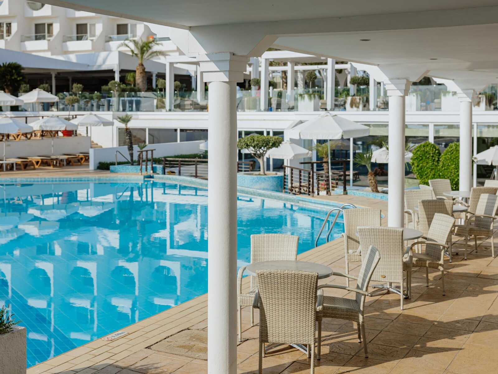 Poseidon Pool Bar