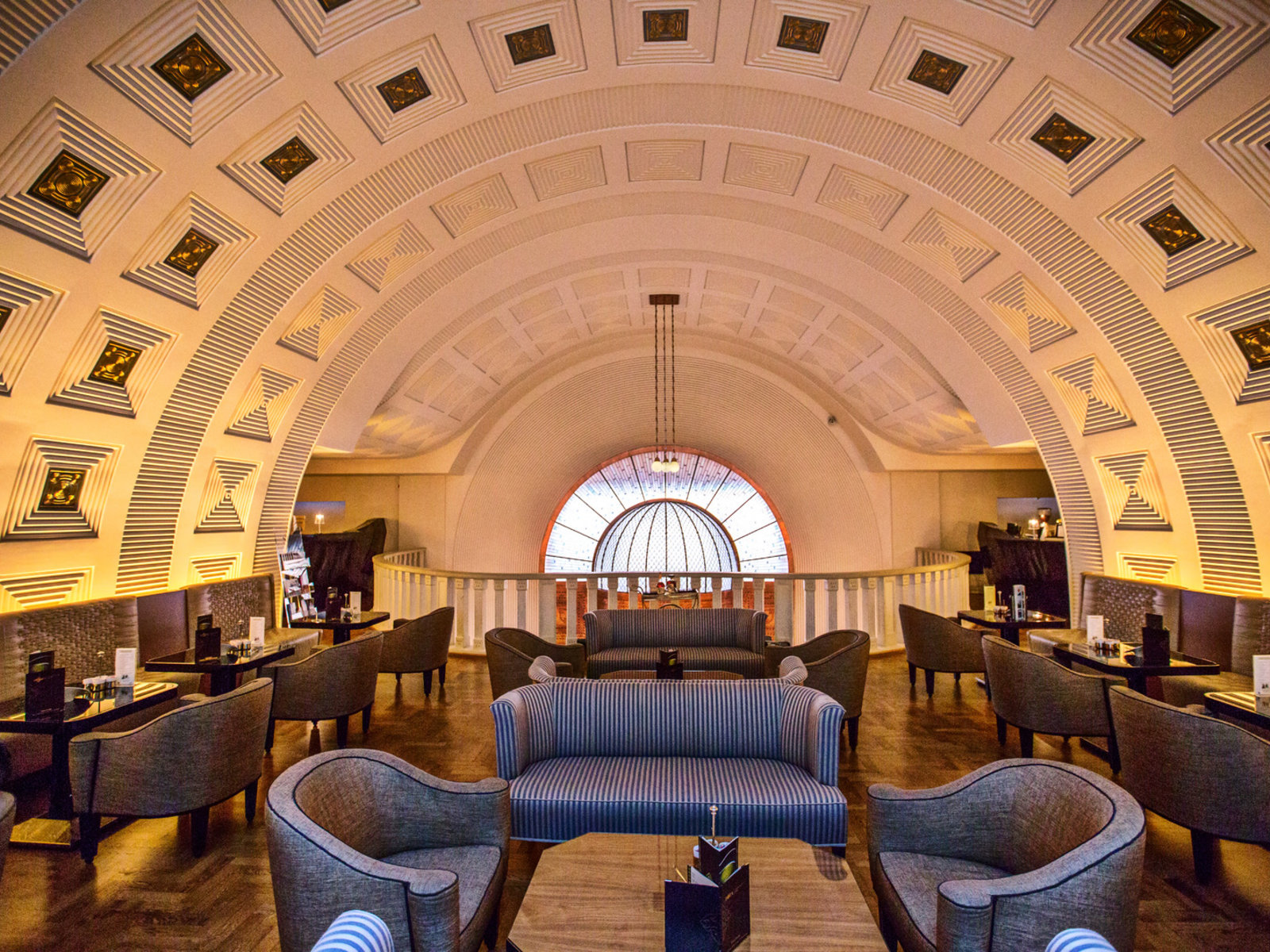 Gallery bar