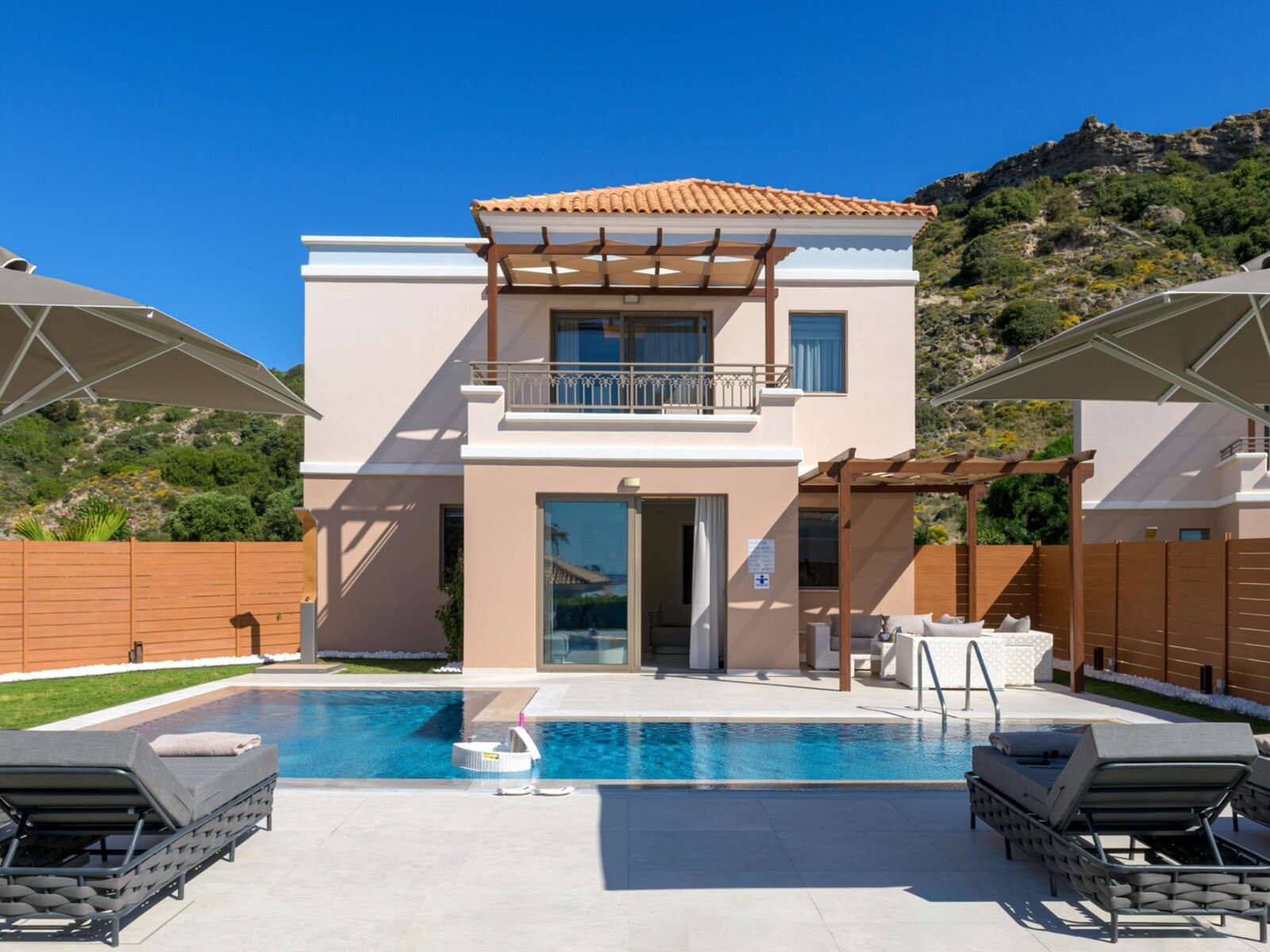 Wohnbeispiel Villas with private pool partial seaview