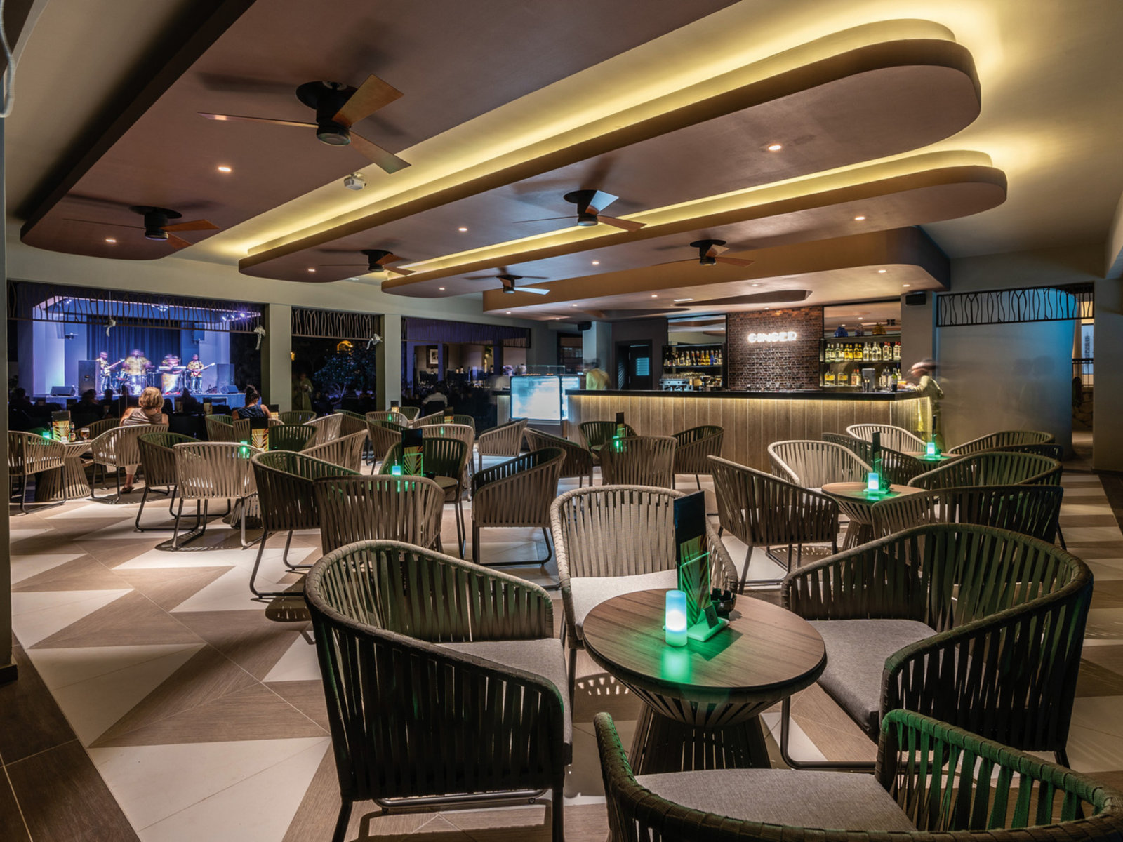 Coffee & Lounge Bar Ginger mit Terrasse
