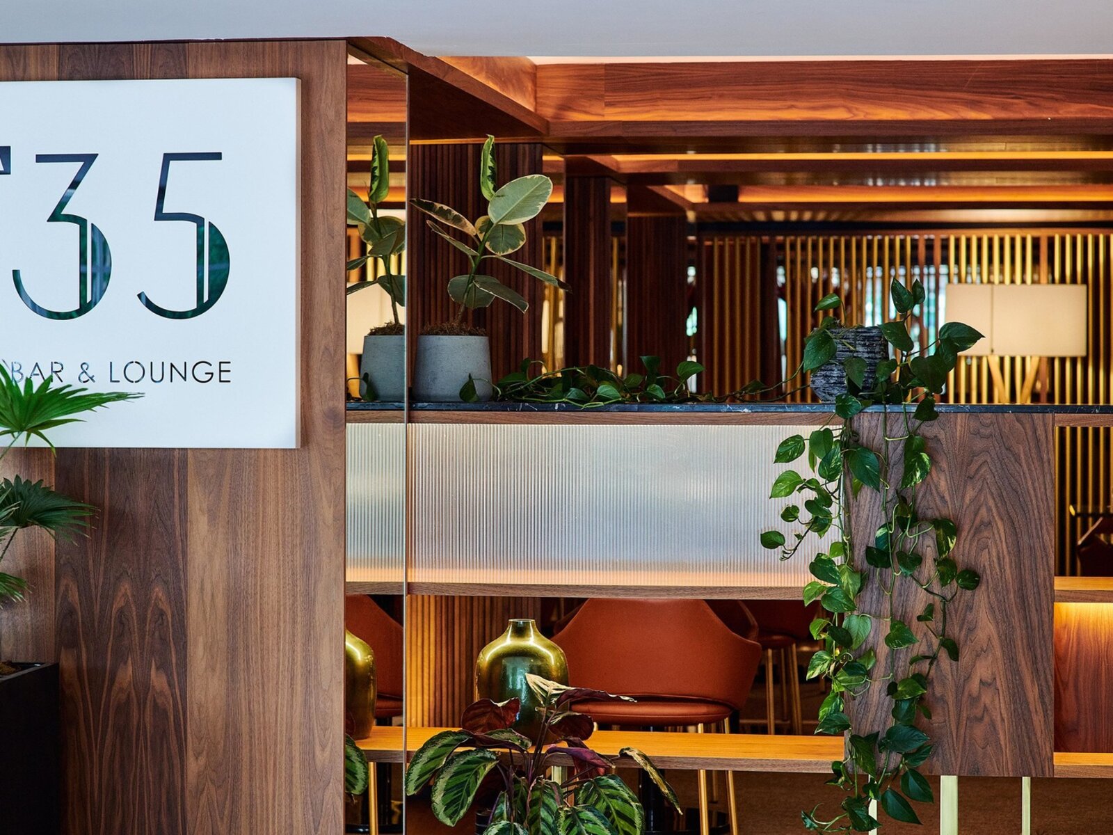 35 BAR AND LOUNGE