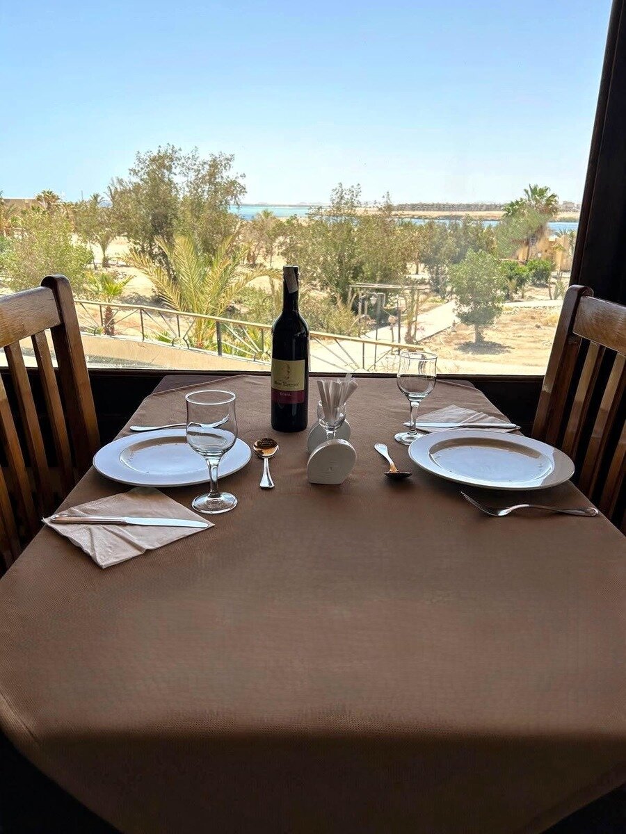 Main Restaurant ( Breakfast - Dinner )