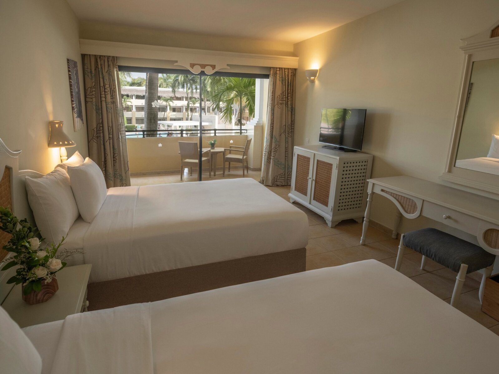 Wohnbeispiel Double Room Pool View / Premium Pool View