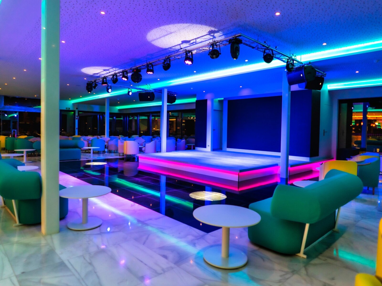 FUN BAR