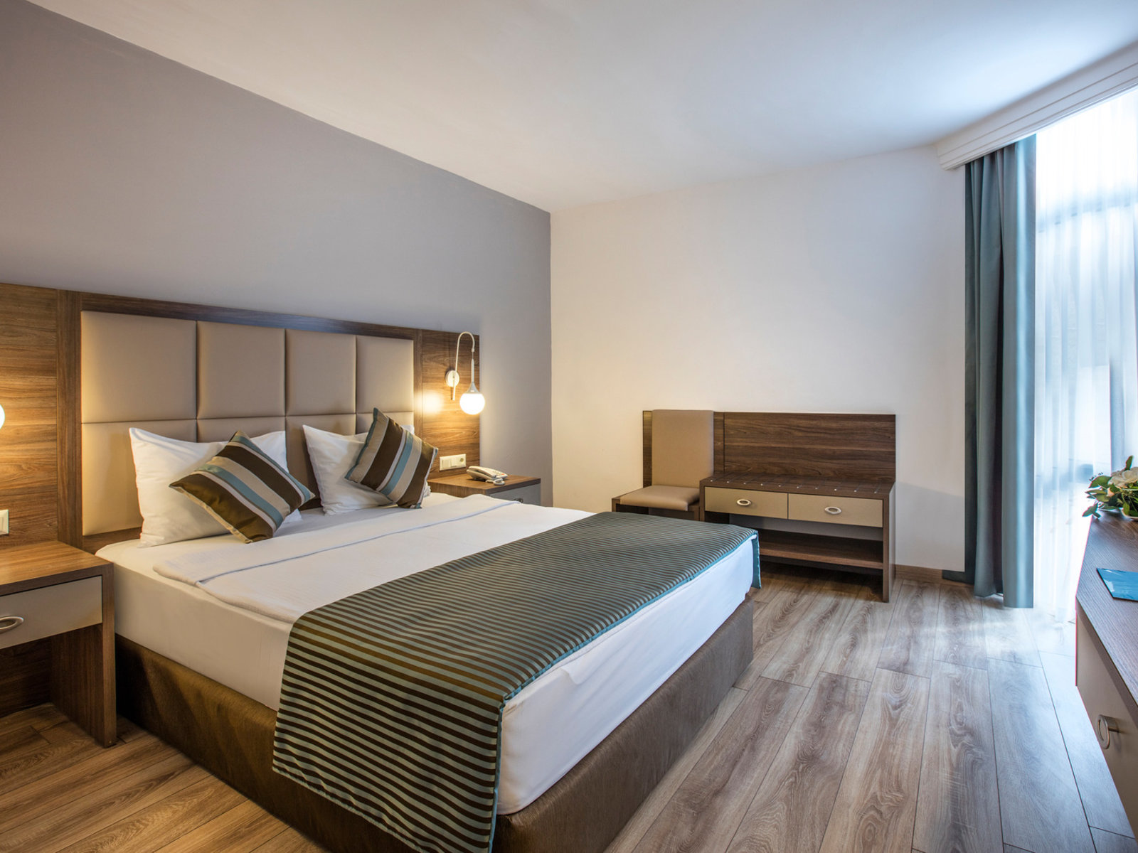 Wohnbeispiel Family Garden  Swim-up Room