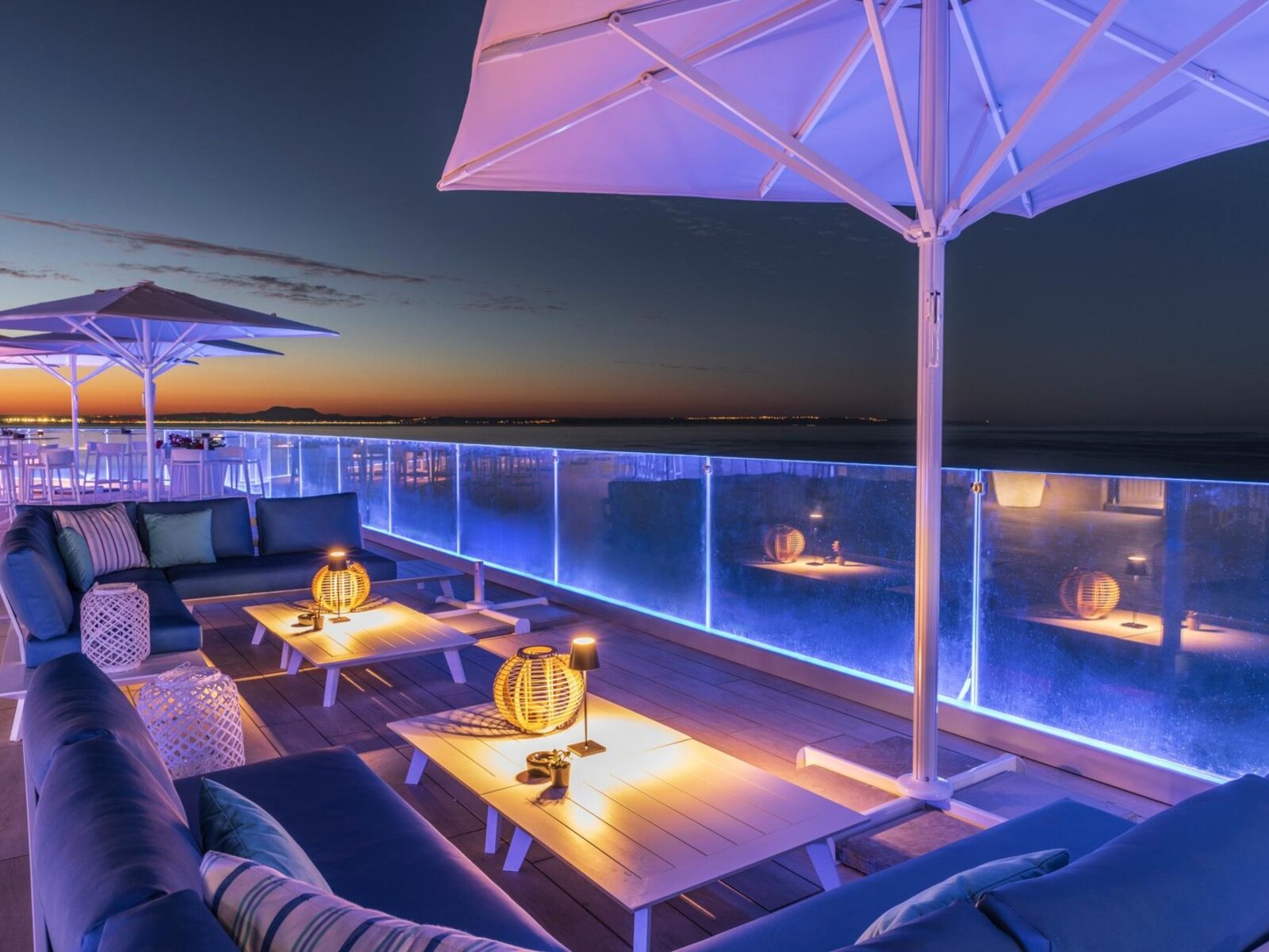 THE BOW LOUNGE BAR & RESTAURANT
