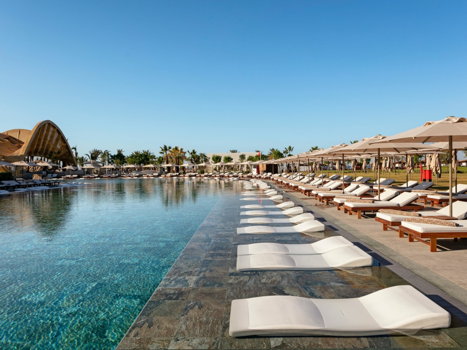 BEACH POOL (L)