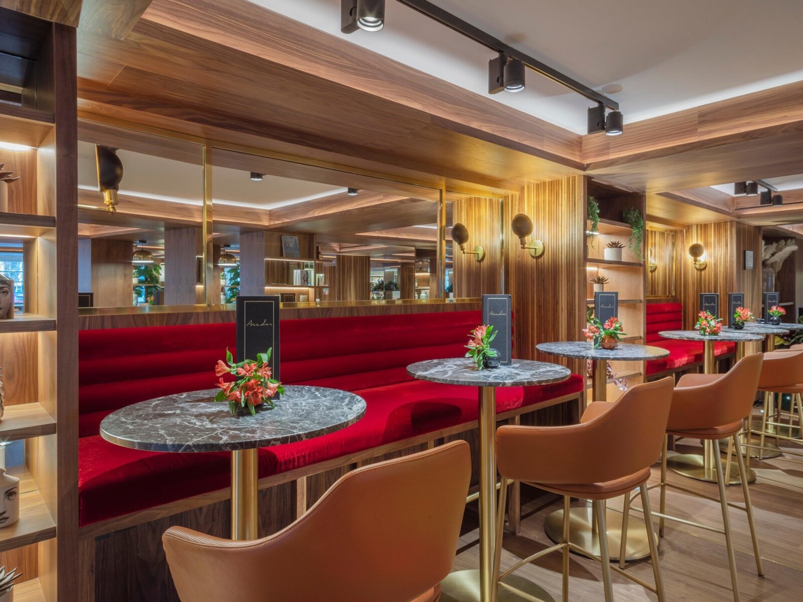 35 BAR AND LOUNGE