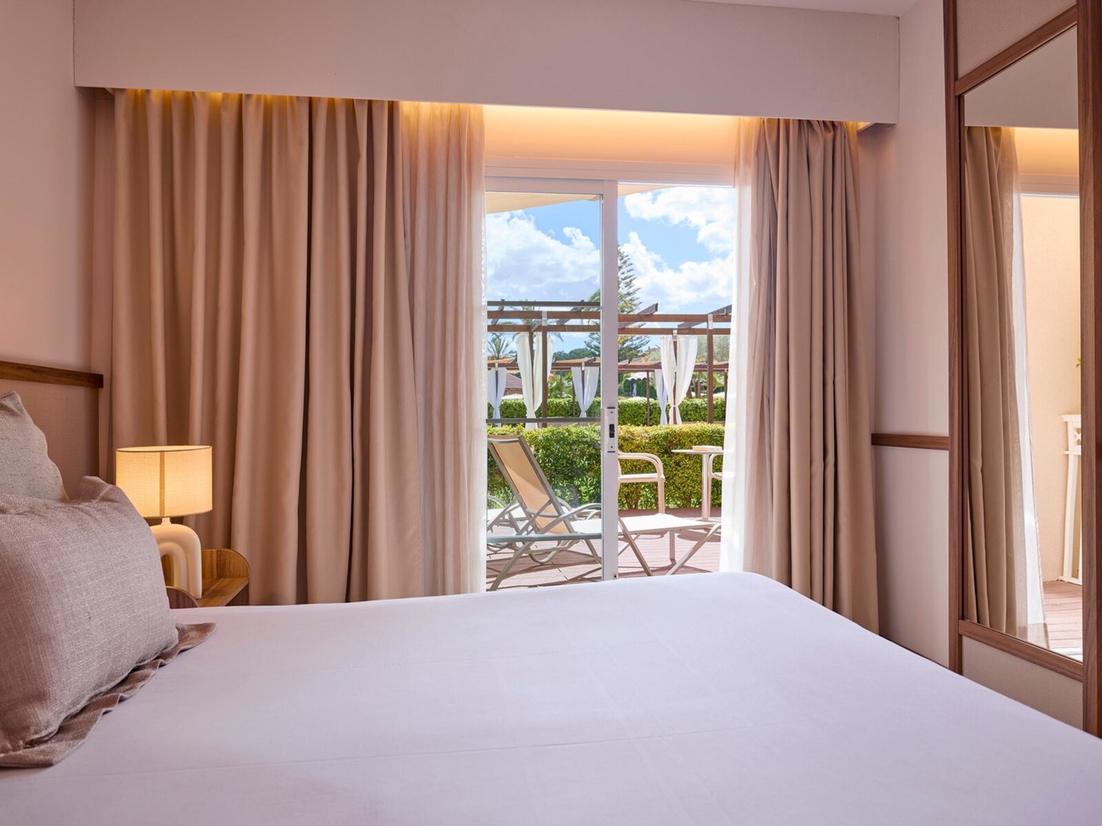 Wohnbeispiel One Bedroom Swim Up Suite