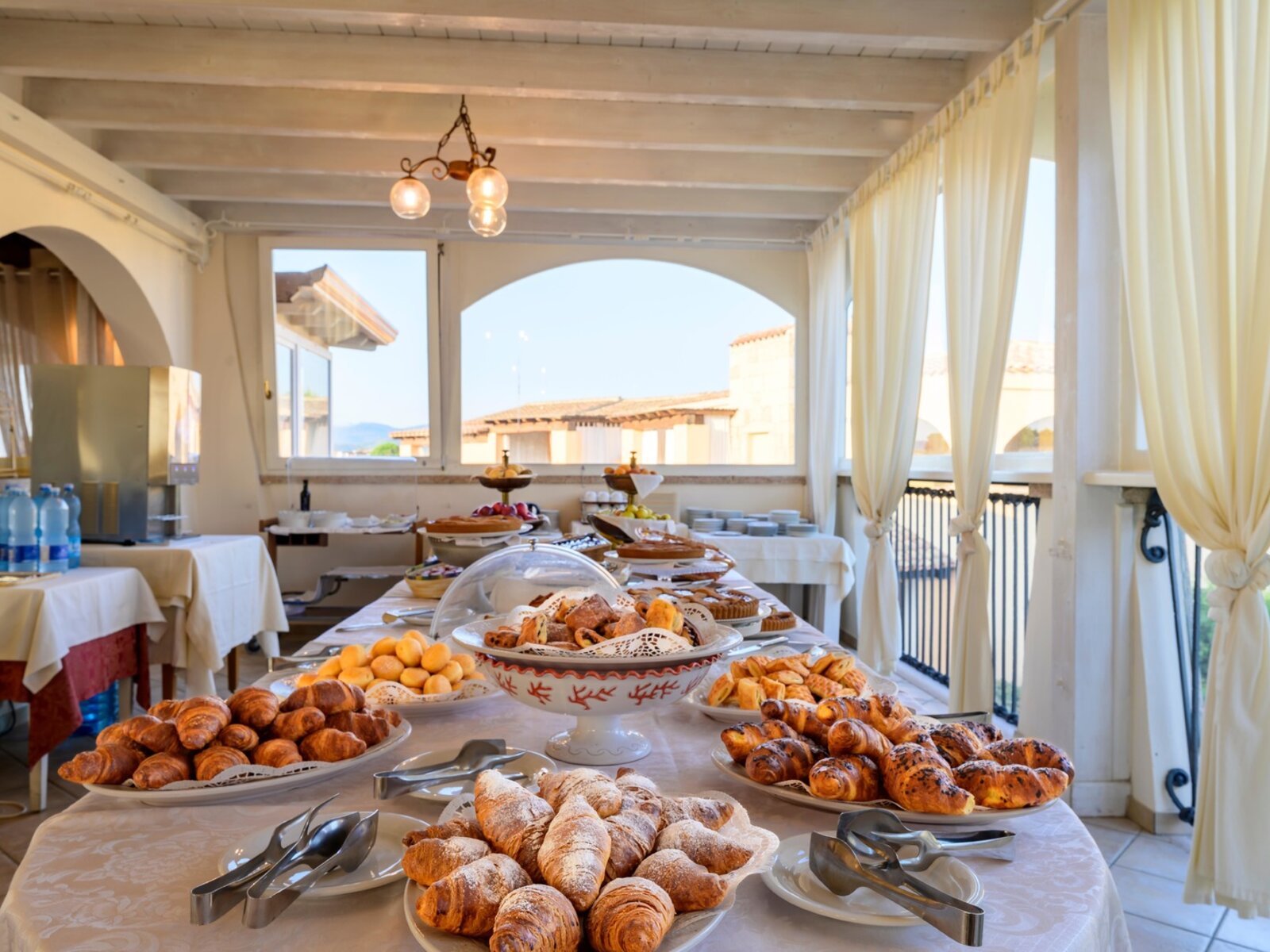 MAIN RESTAURANT
