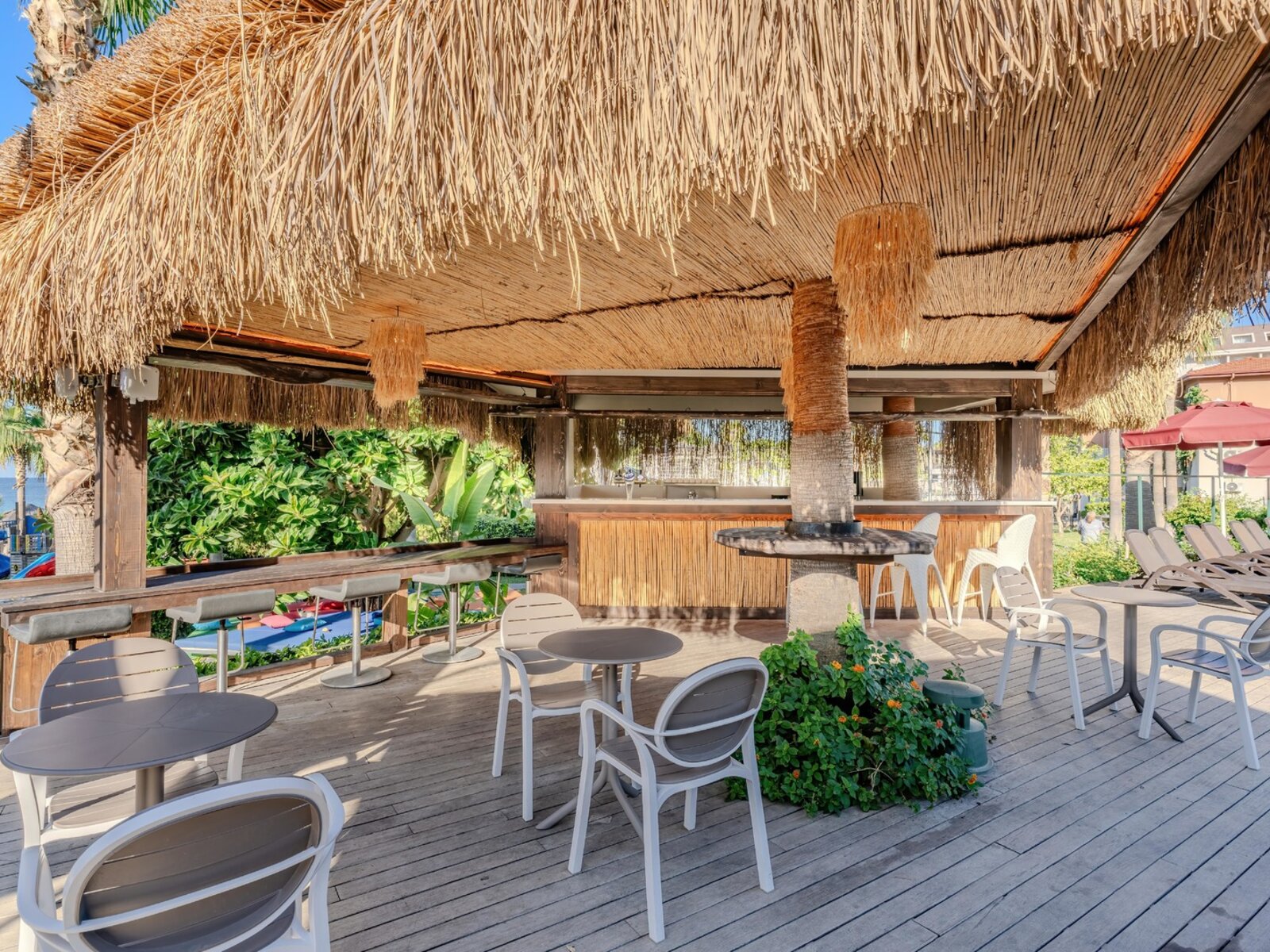POOL BAR