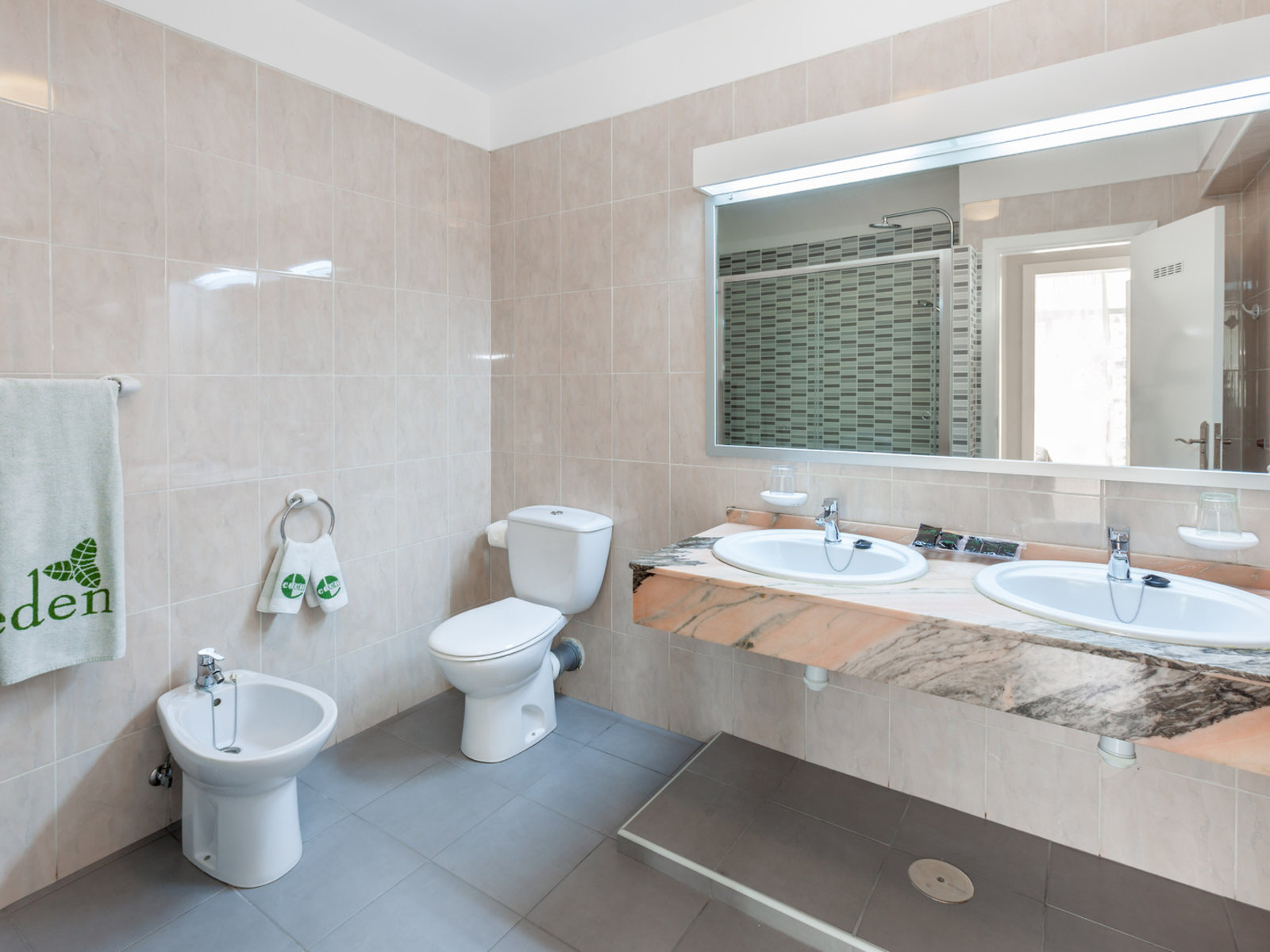 Wohnbeispiel Combined Apartment  Studio