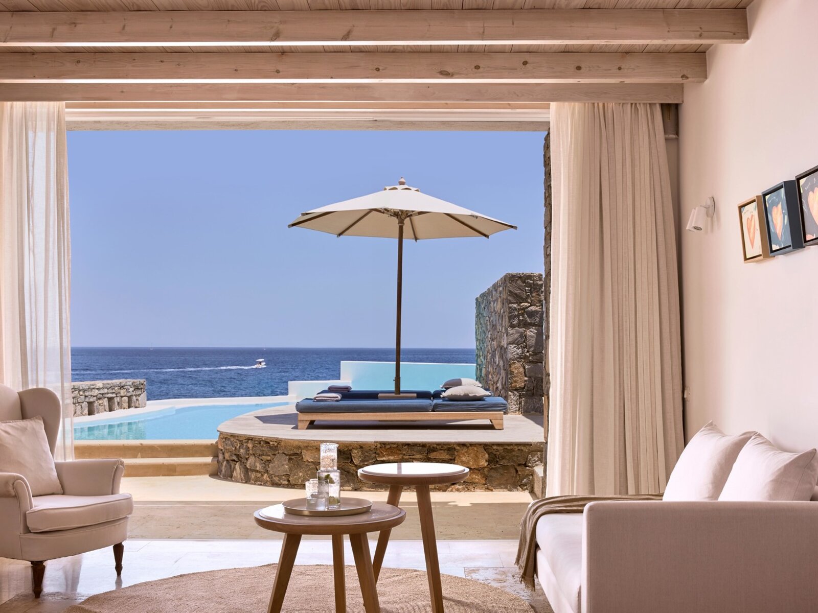 Wohnbeispiel Club – Studio Seafront Private Pool