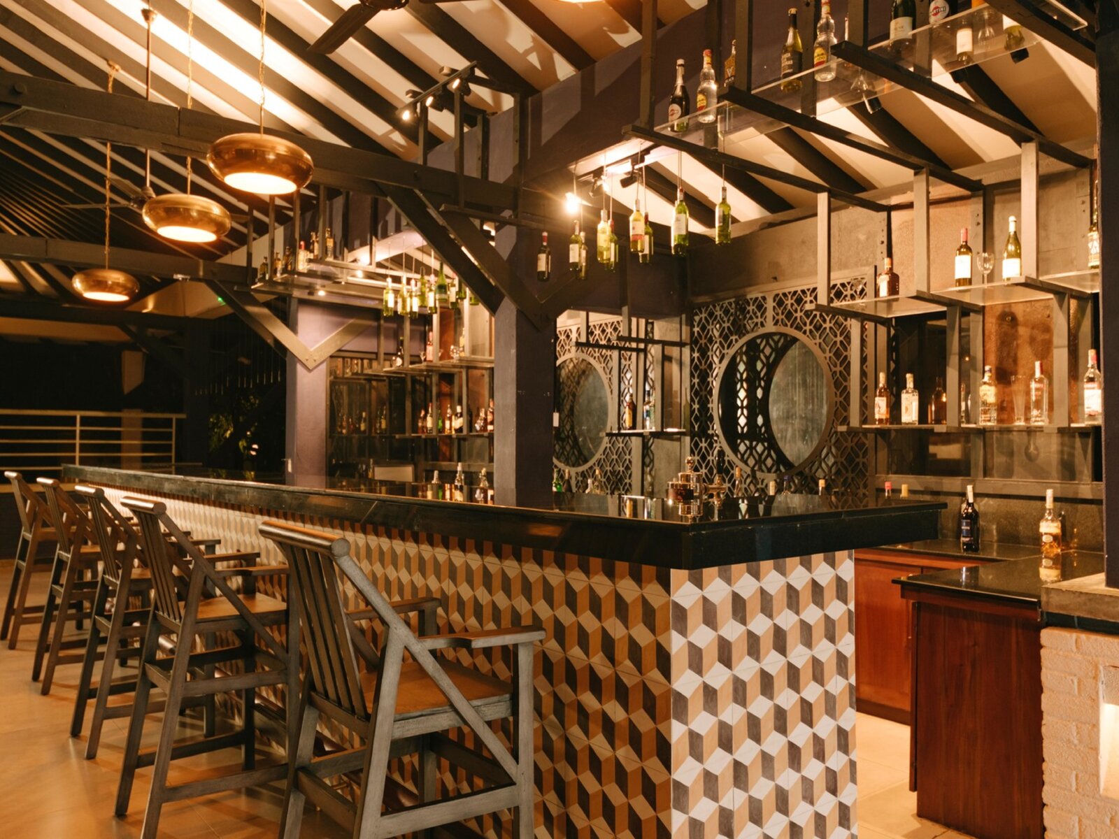 Aqua Bar & Lounge
