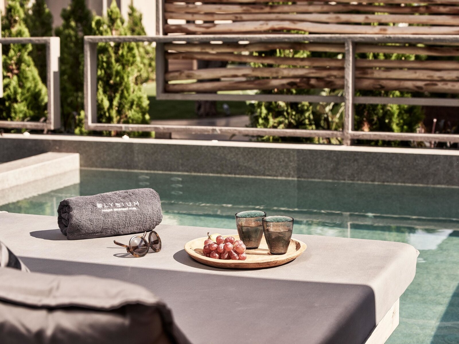 Wohnbeispiel Elegance Open Plan Suite GV with Pool