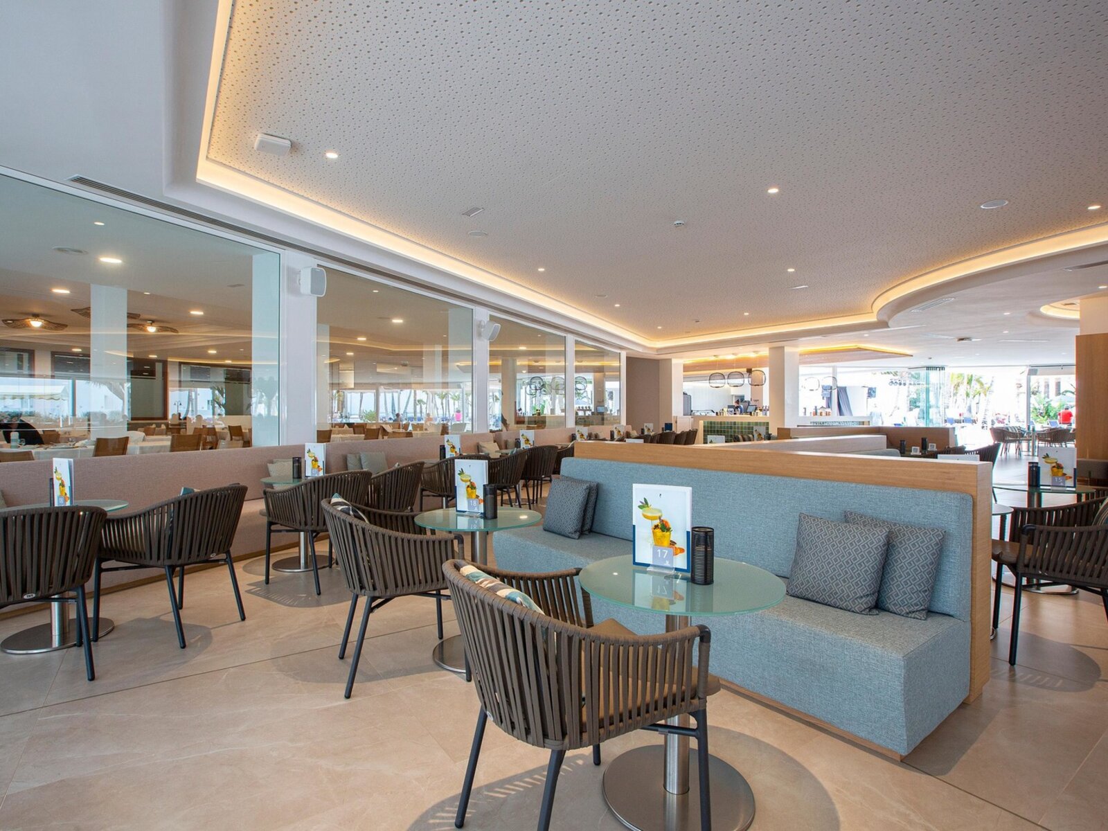 Bar piscina/Salón