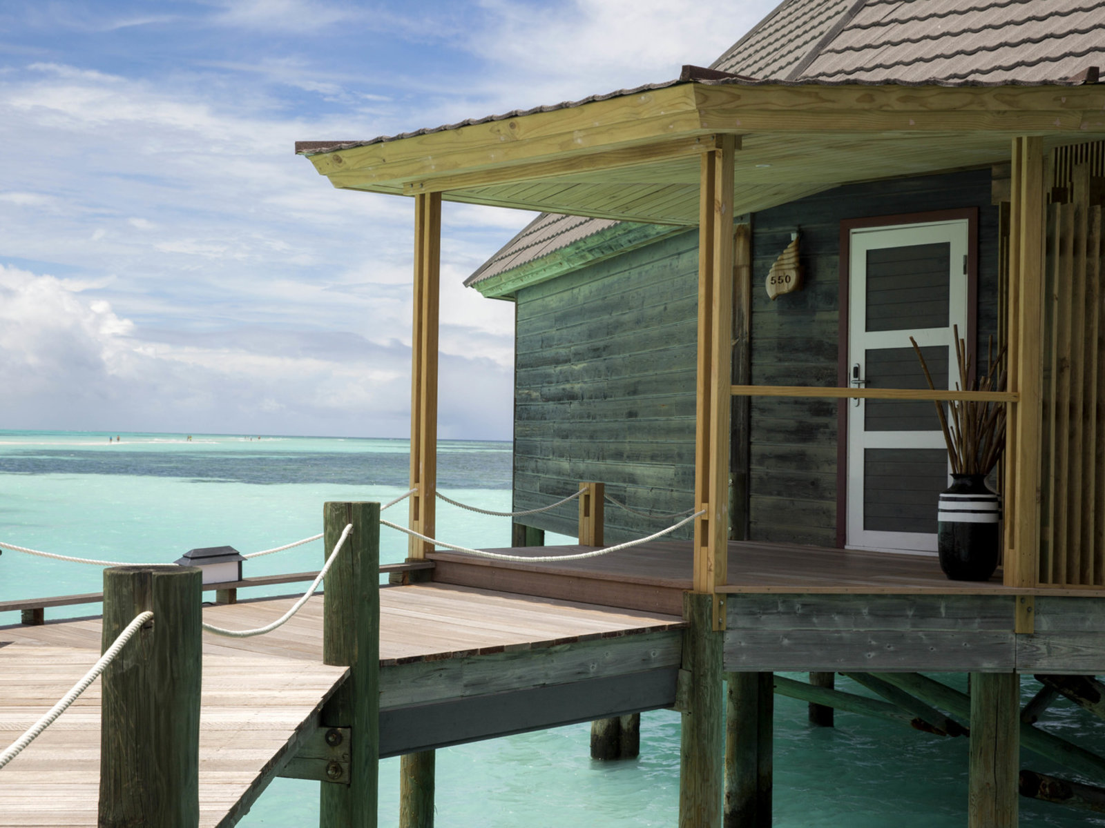 Wohnbeispiel Sangu Water Villa Honeymoon Suite