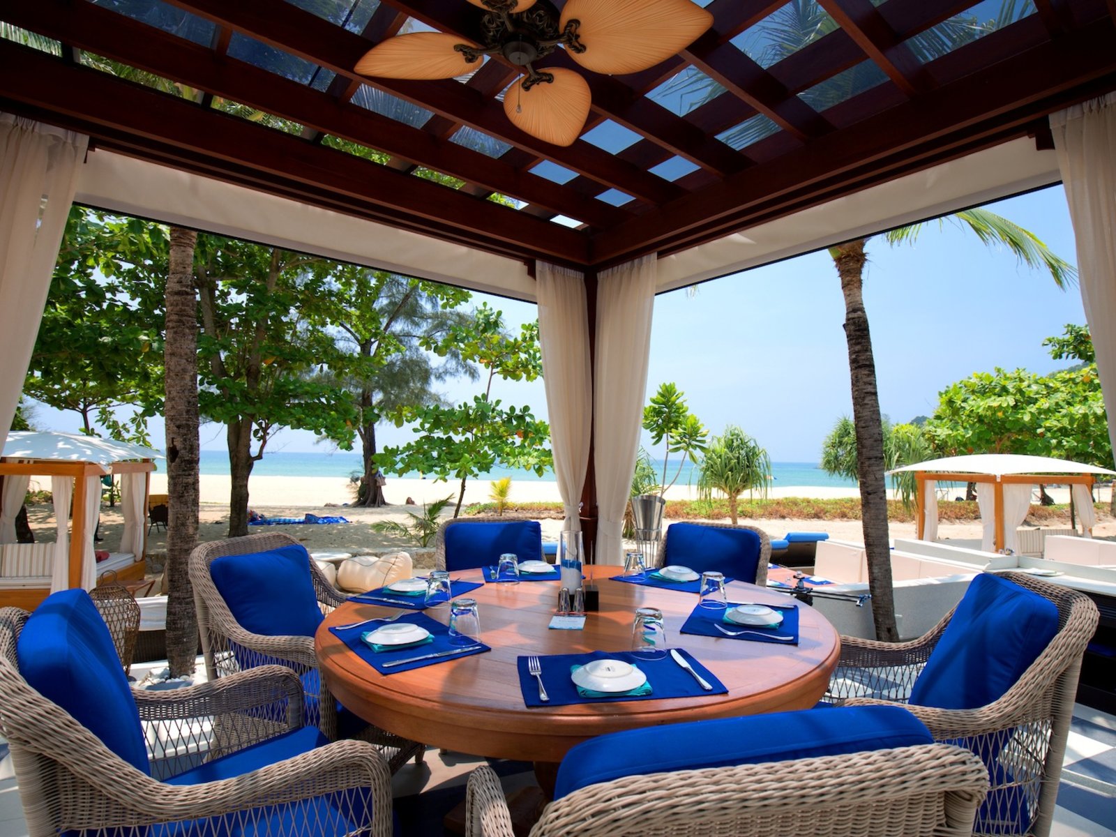 COAST BEACH CLUB & BISTRO