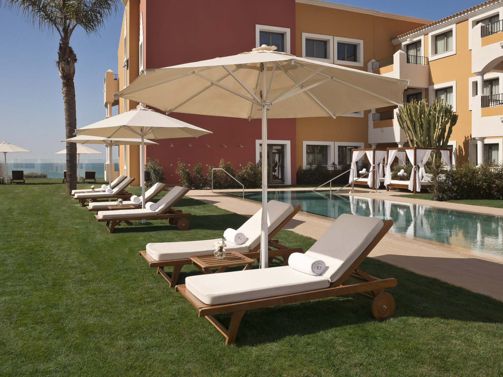 Wohnbeispiel Double Red Level Front Ocean View