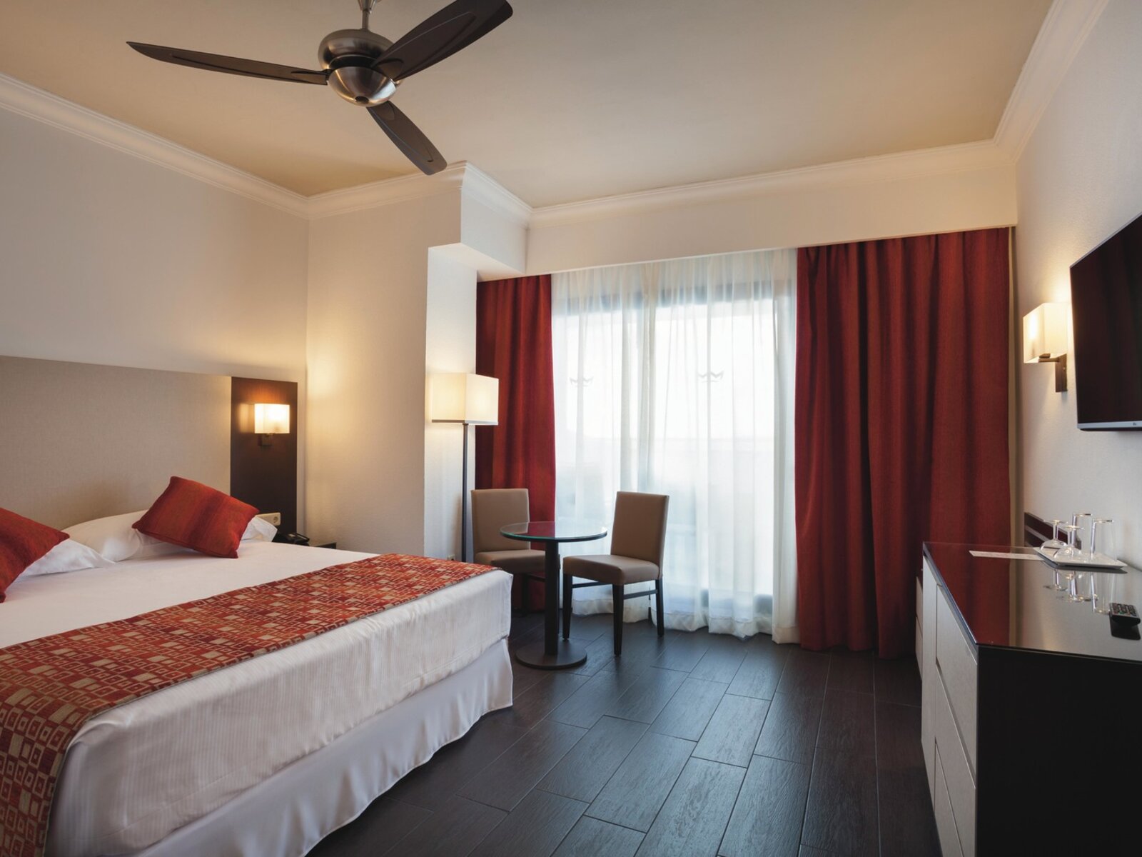 Wohnbeispiel Double Room with Partial Sea View Accessible