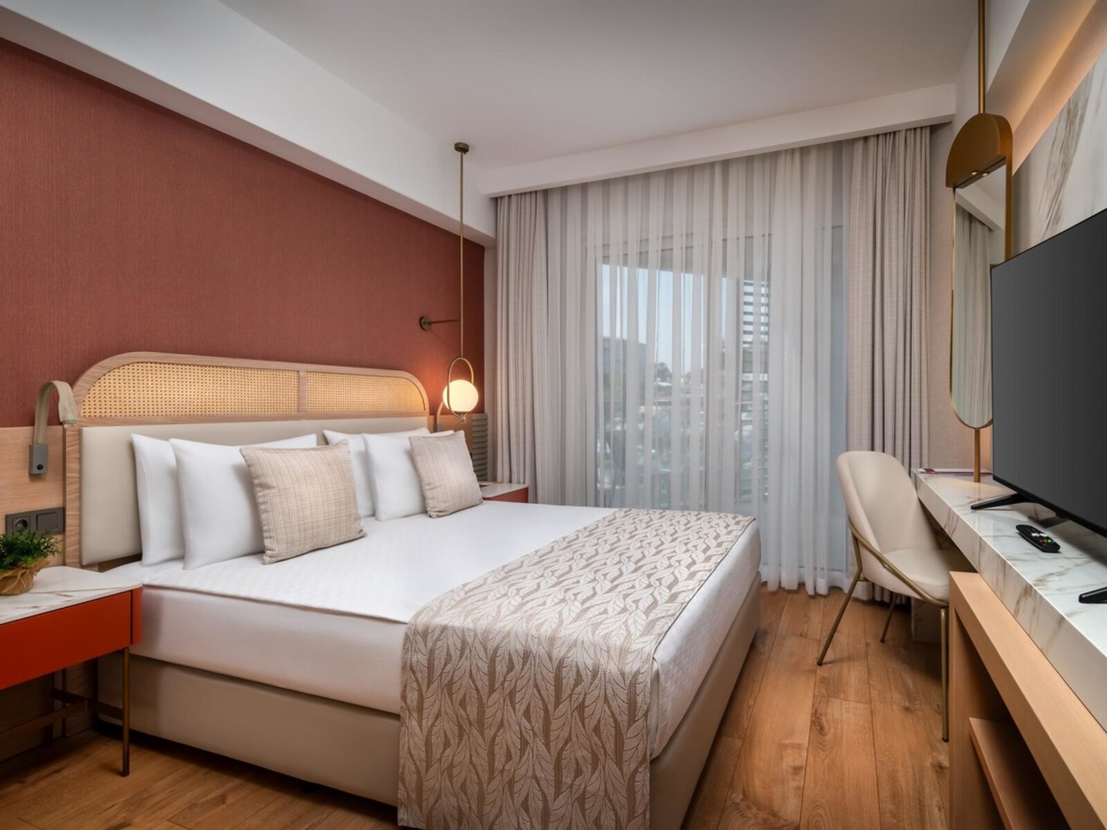 Wohnbeispiel Suite Main Building Land View