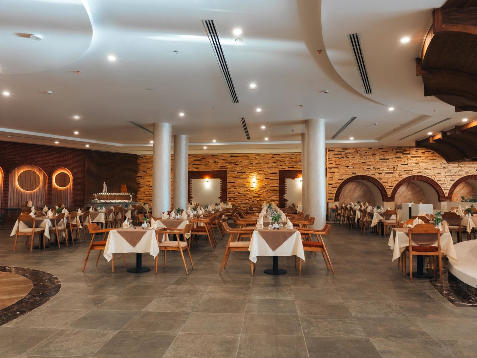 Dom Main Restaurant
