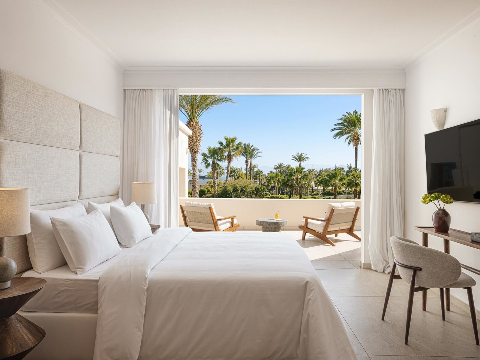 Wohnbeispiel Luxury Family Suite Sharing Pool with Balcony