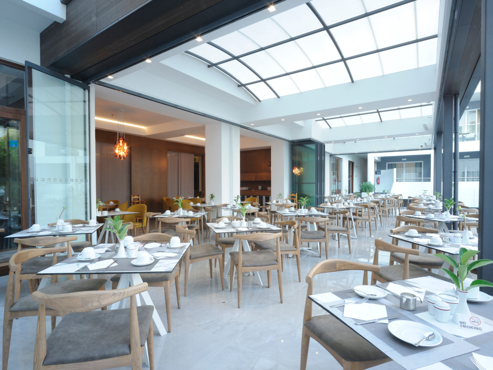 Oinos Main Restaurant