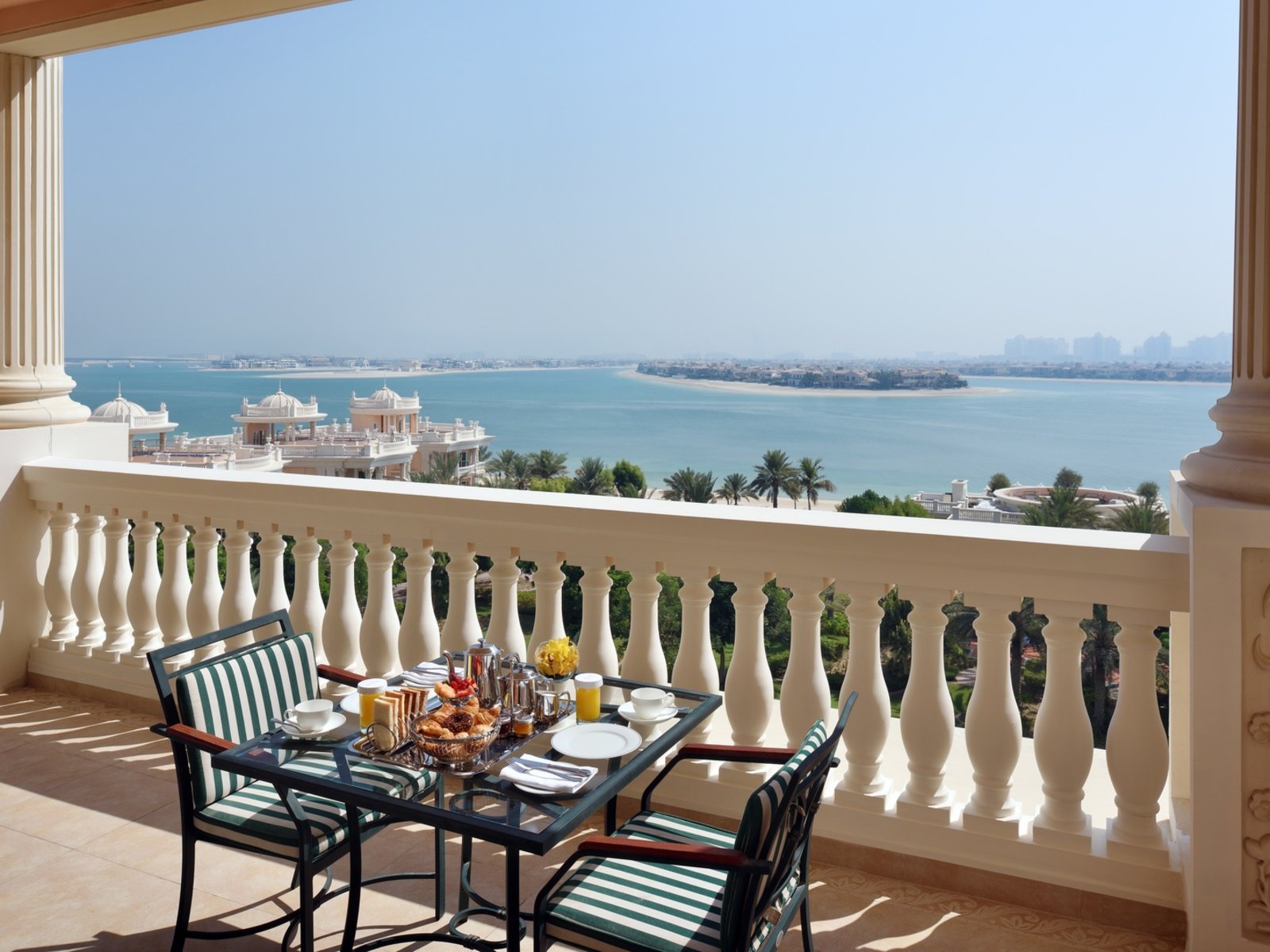 Wohnbeispiel Two Bedroom Family Suite with Private Pool