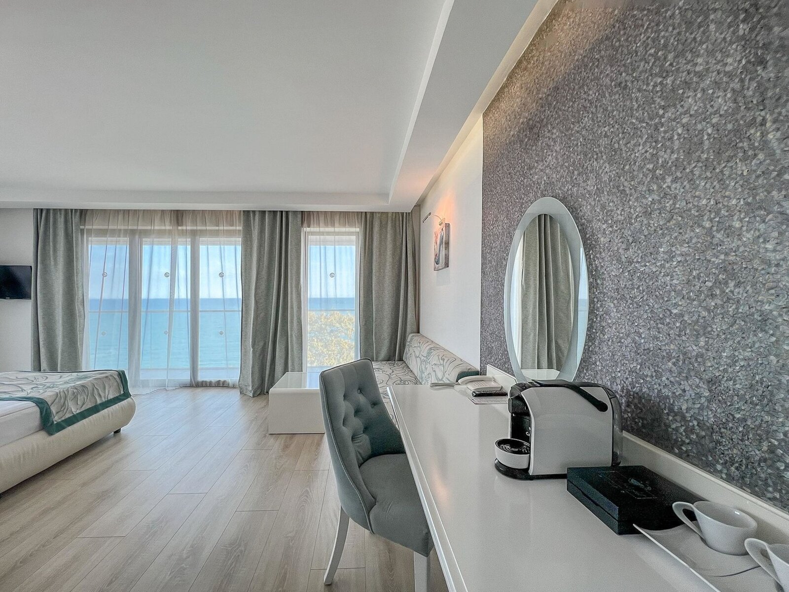 Wohnbeispiel Double Room Front Sea View („AI-generated“)