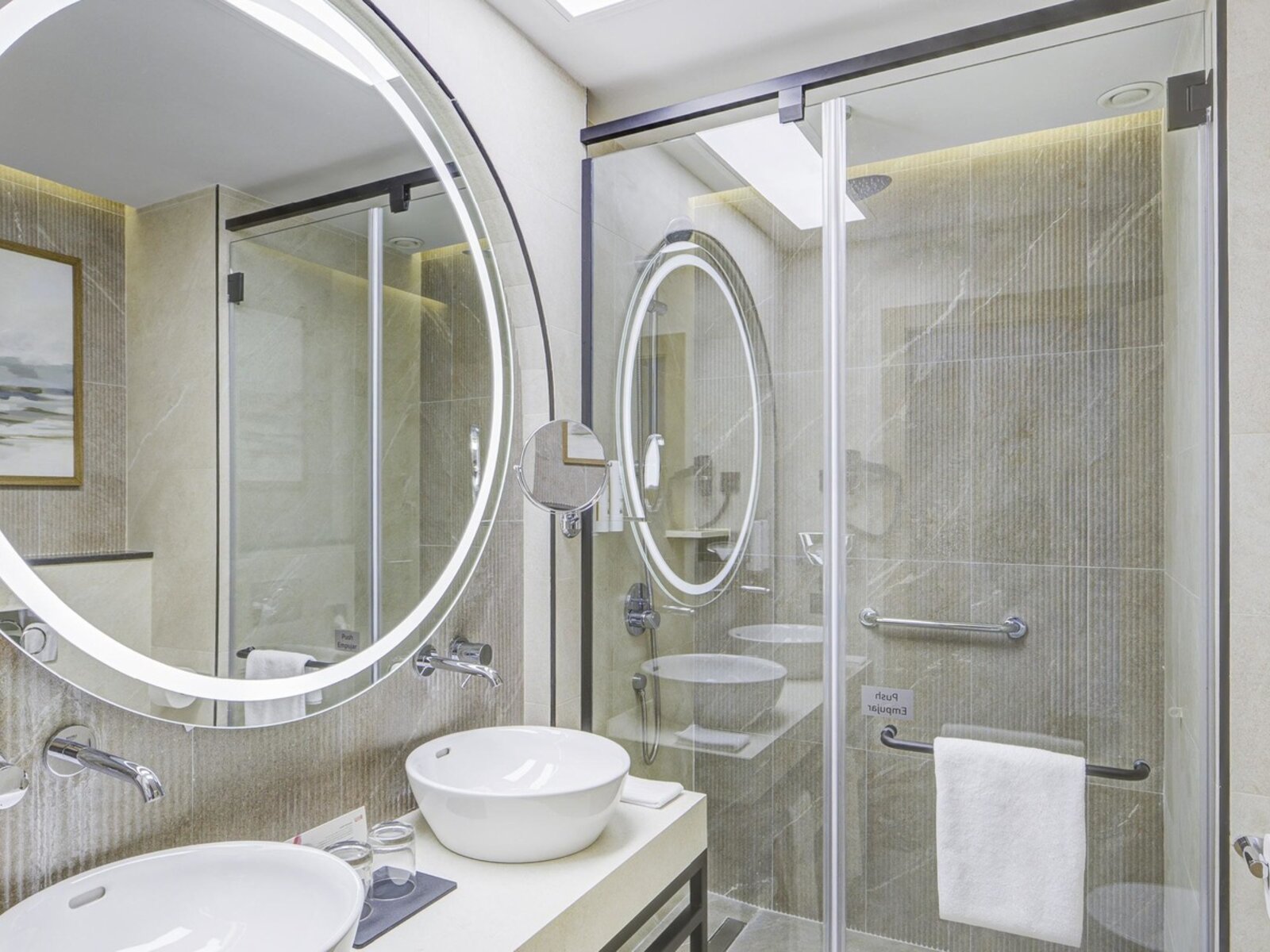 Wohnbeispiel Junior Suite with Sea View Refurbished („AI-generated“)