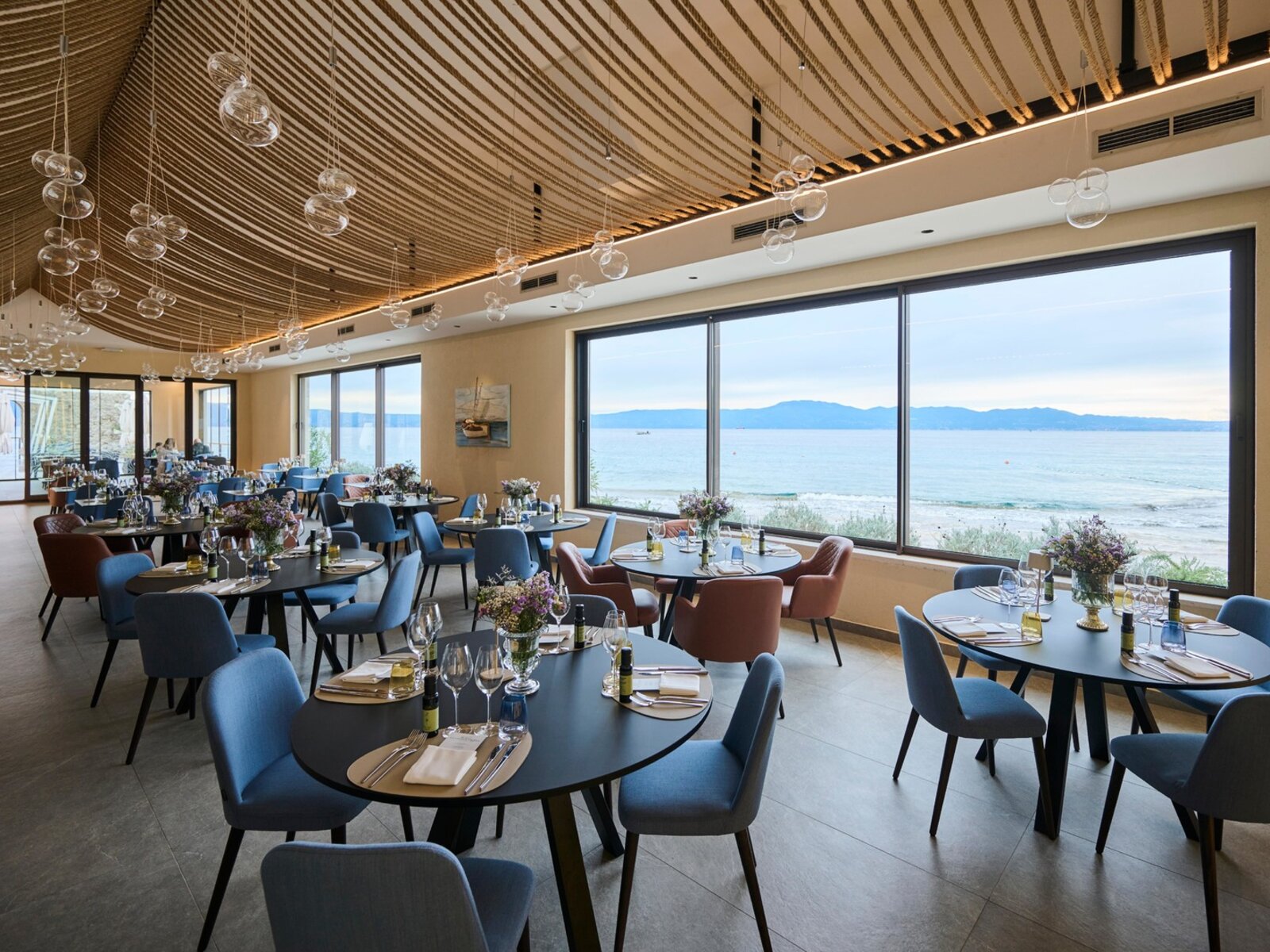 7 Seas Restaurant & Bar