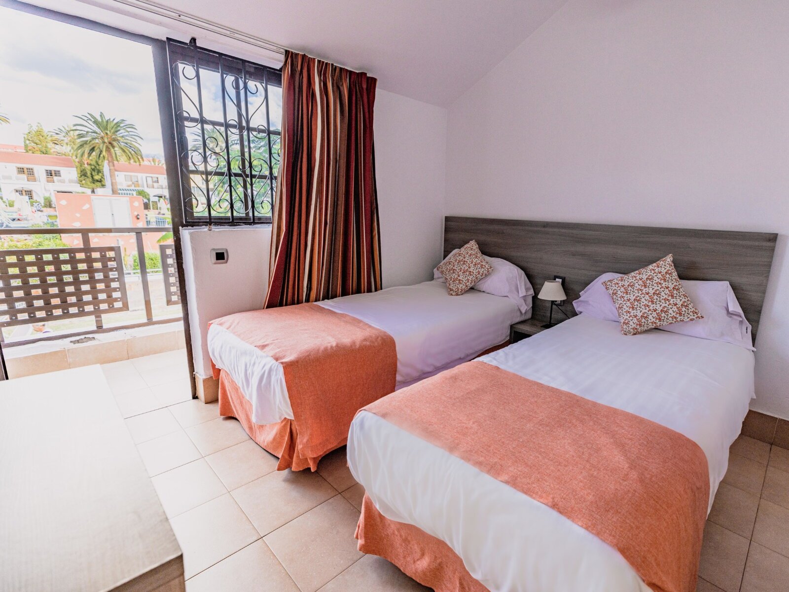 Bungalow 2 Bedrooms 2 Bathrooms
