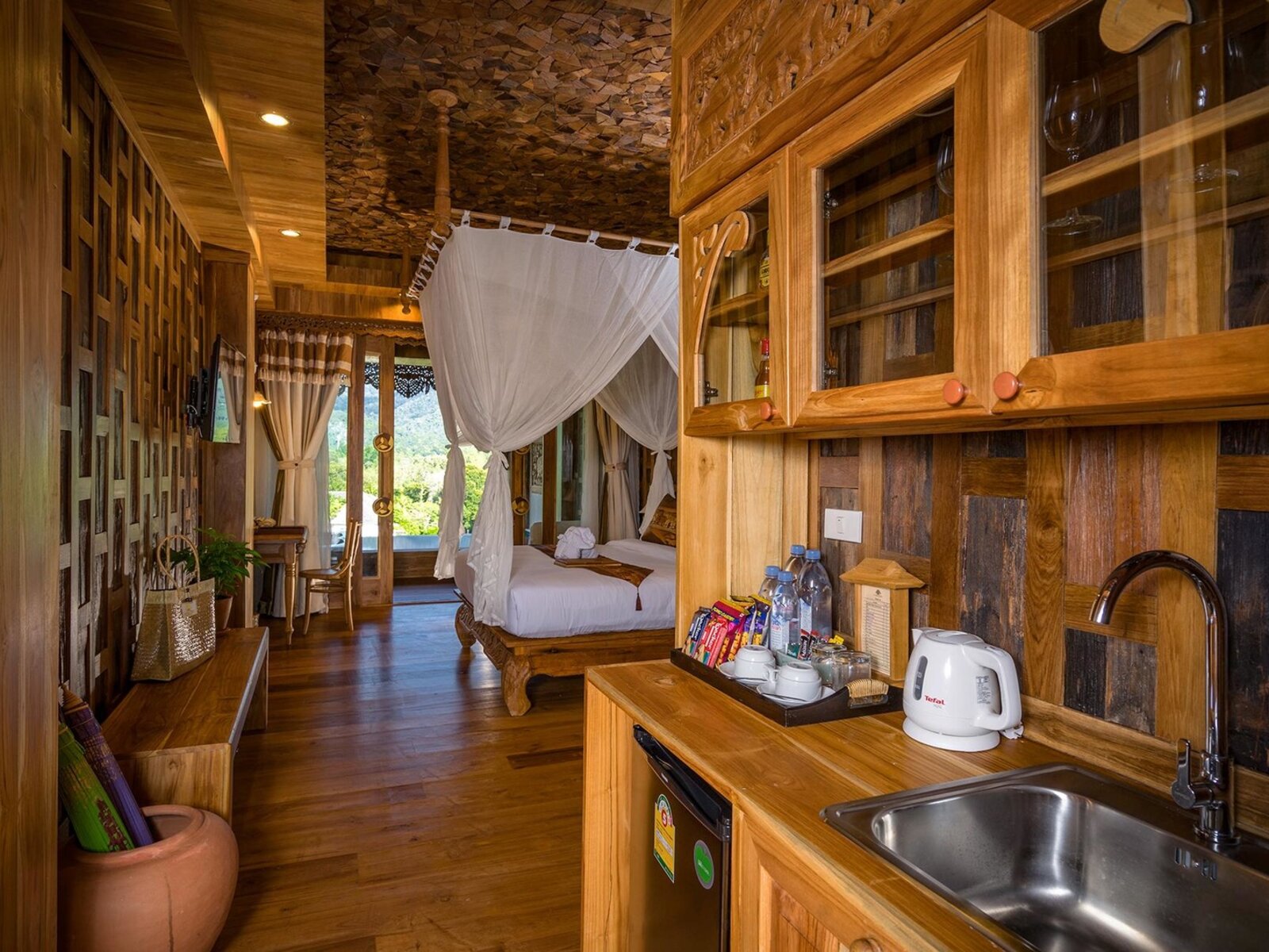 Wohnbeispiel Pool Suite Water View