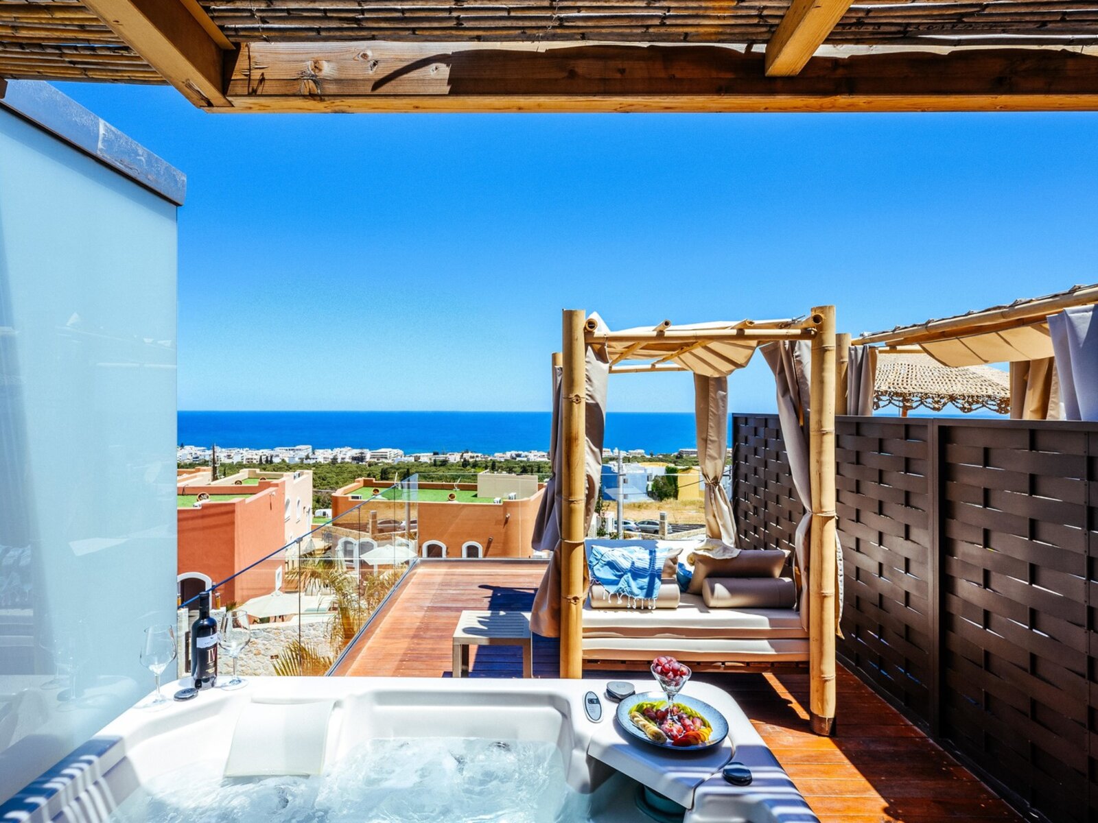 Wohnbeispiel Premium Room with Sea View  Outdoor Jetted Tub