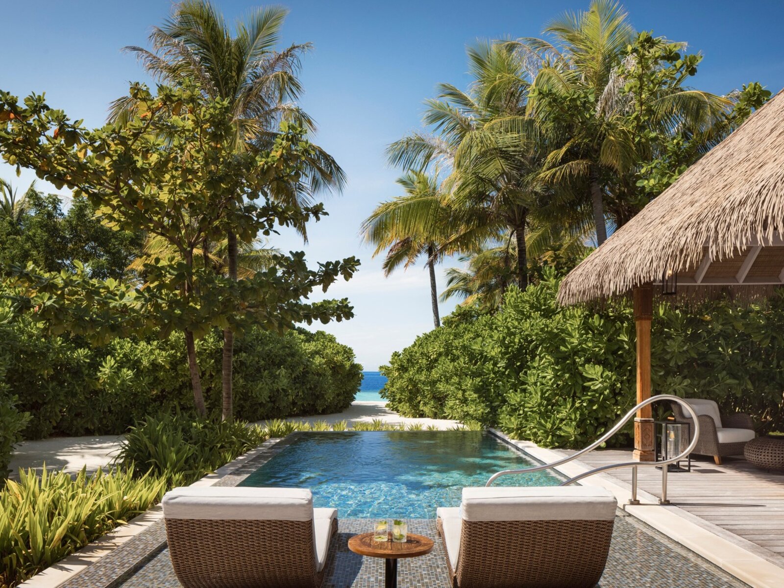 Wohnbeispiel Three Bedroom Grand Beach Villa With Pool
