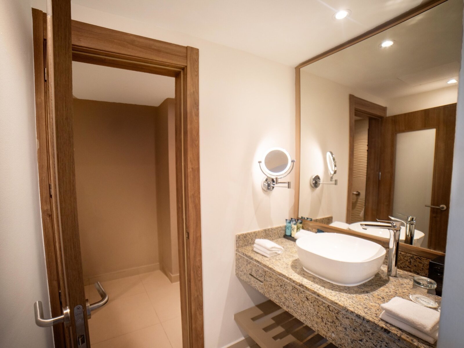 Wohnbeispiel Luxury Swim Out Room Diamond Club