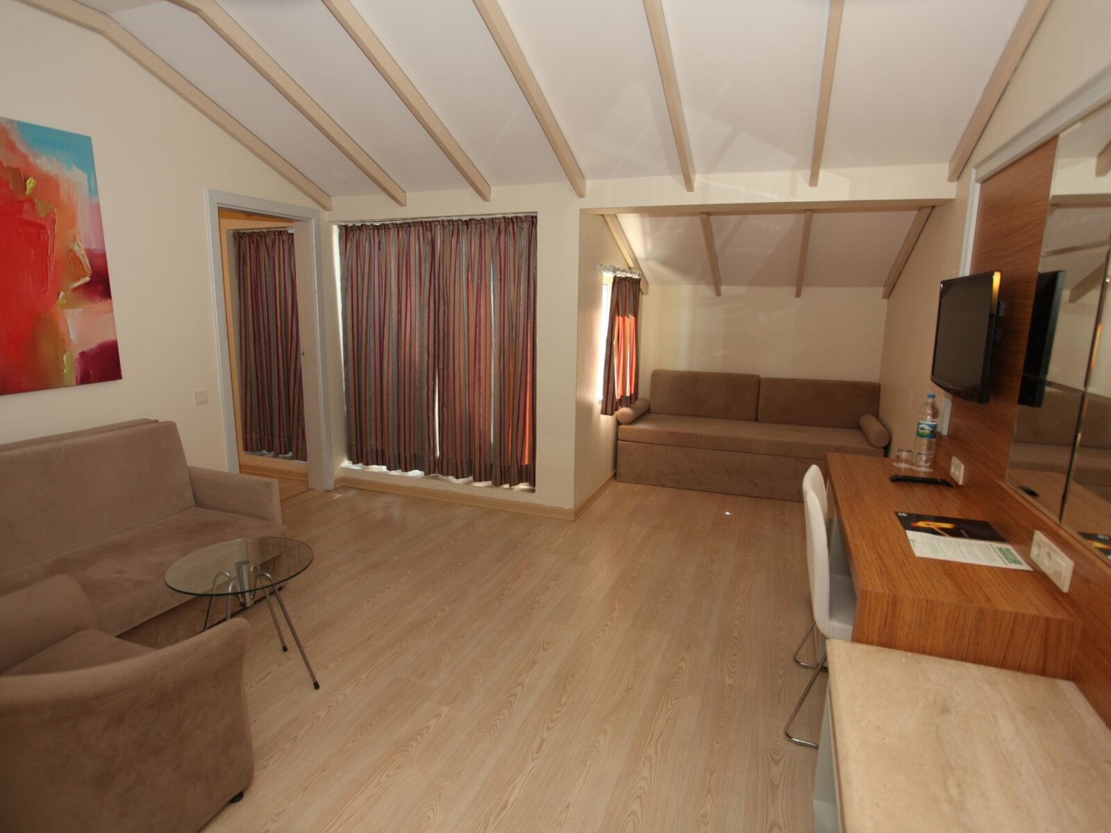 Wohnbeispiel Family Land View Room