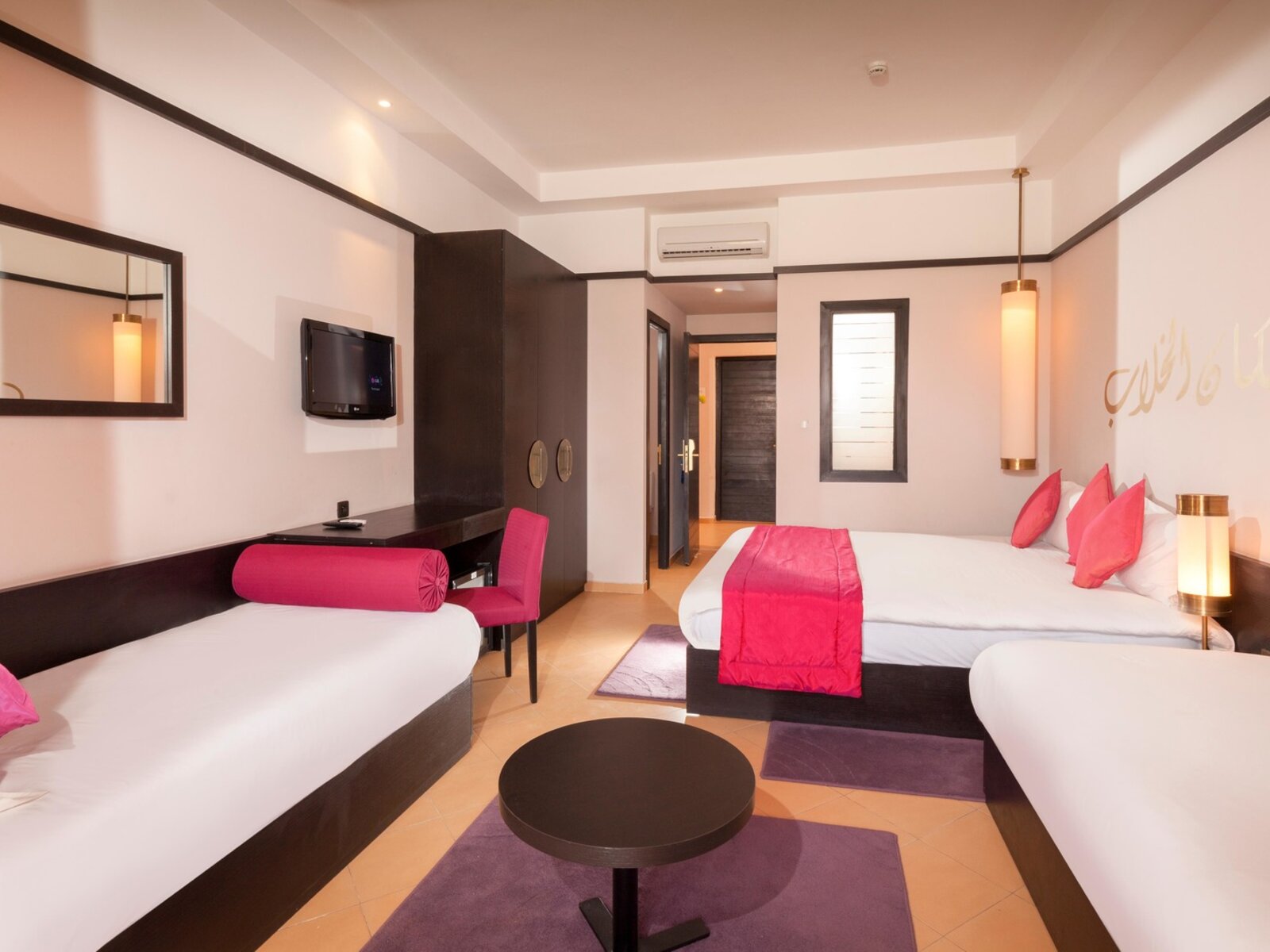 Wohnbeispiel Standard double with 2 extra beds