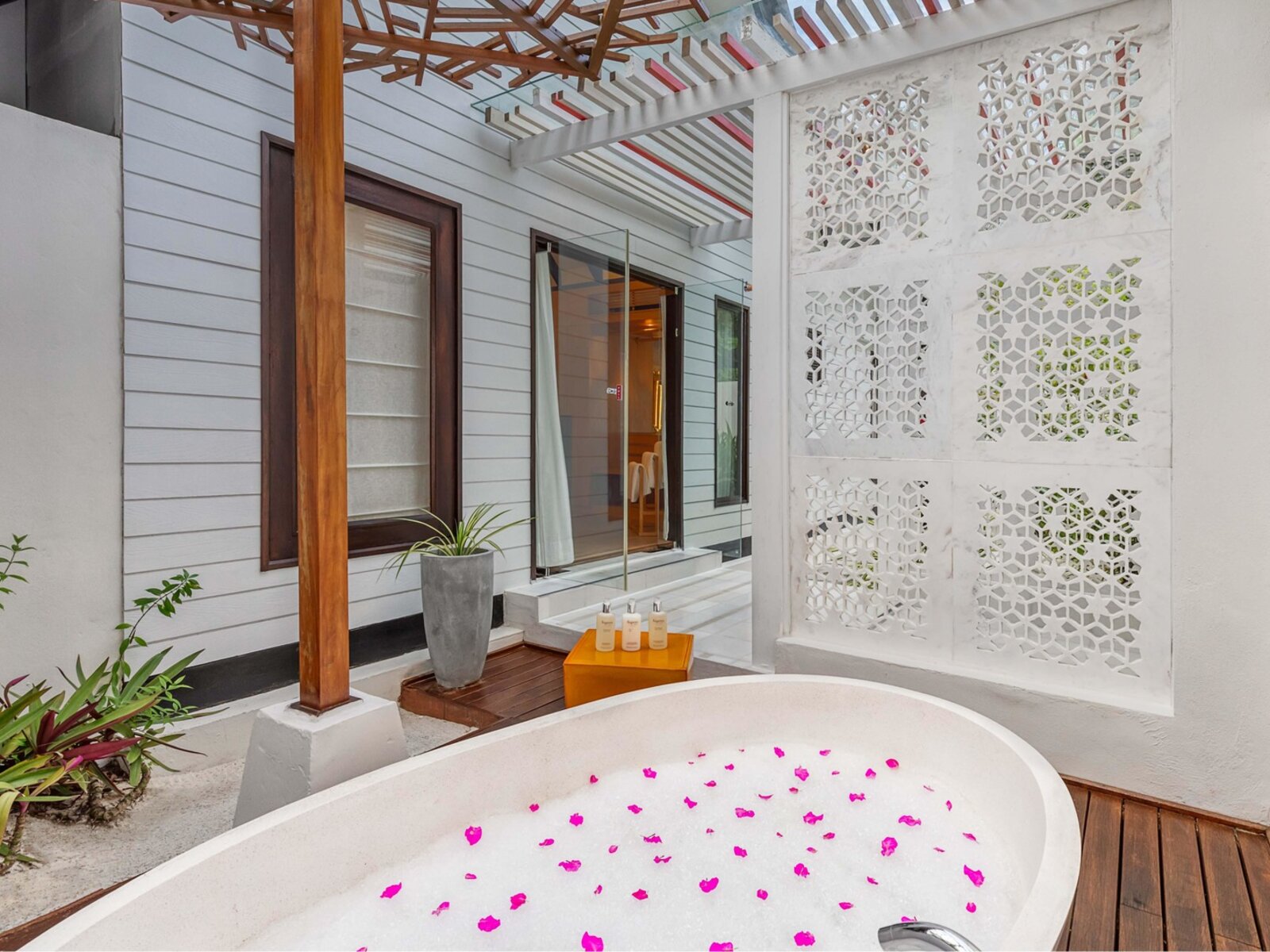 Wohnbeispiel Earth Pool Pavilion Two Bedroom Suite